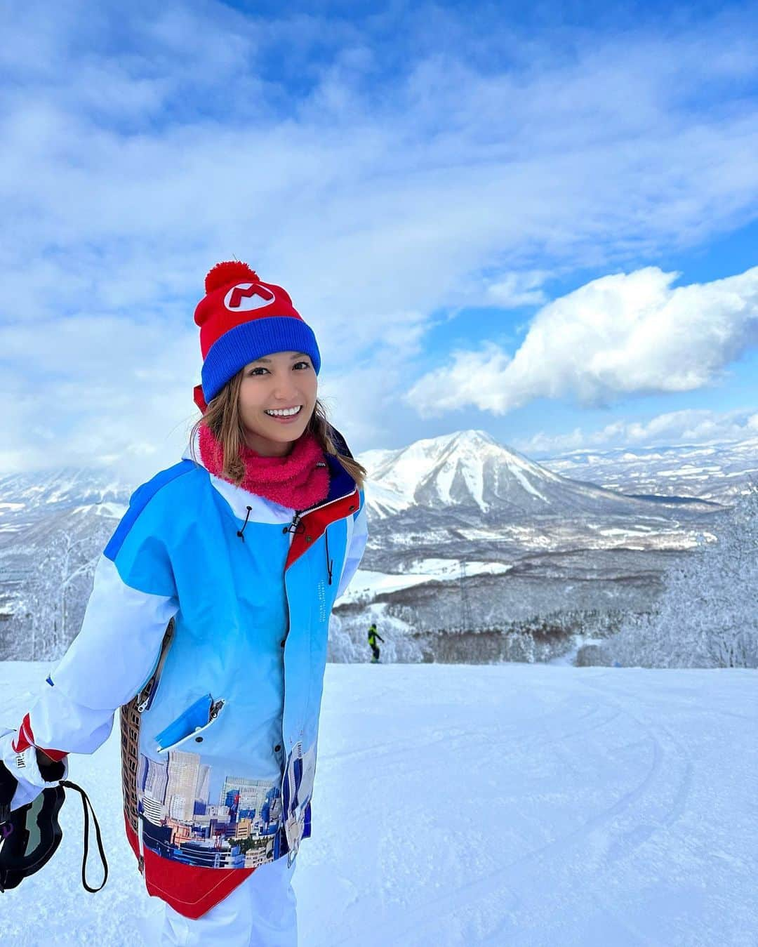 市原彩花さんのインスタグラム写真 - (市原彩花Instagram)「雪山☃️  スキー滑ってると雪国山形生まれで良かった〜って思う😙⛷ 小中高の冬の体育は全部スキーだった🎿 スーパー運動オンチだから雪国育ちじゃなかったら絶対滑れてないもん😂  3週間日本居て、昨日シンガポール戻って来たよ〜✈️ そして今日からまた旅立つよ✈️ 次はずっと前から行きたかった国へ🫶  #北海道#ルスツ#ルスツリゾート#テイネ#テイネスキー場 #ski#skiing#hokkaidosgram#スキー#skijapan#skihokkaido#hokkaidotrip#hokkaidotravel#スキーウェア#スノボウェア#スノボ#スノーボード#snowboarding#skiwear#ニセコ#トマム#niseko#tomamu#marqleen#マークリーン」1月12日 12時17分 - ayaka_ichihara