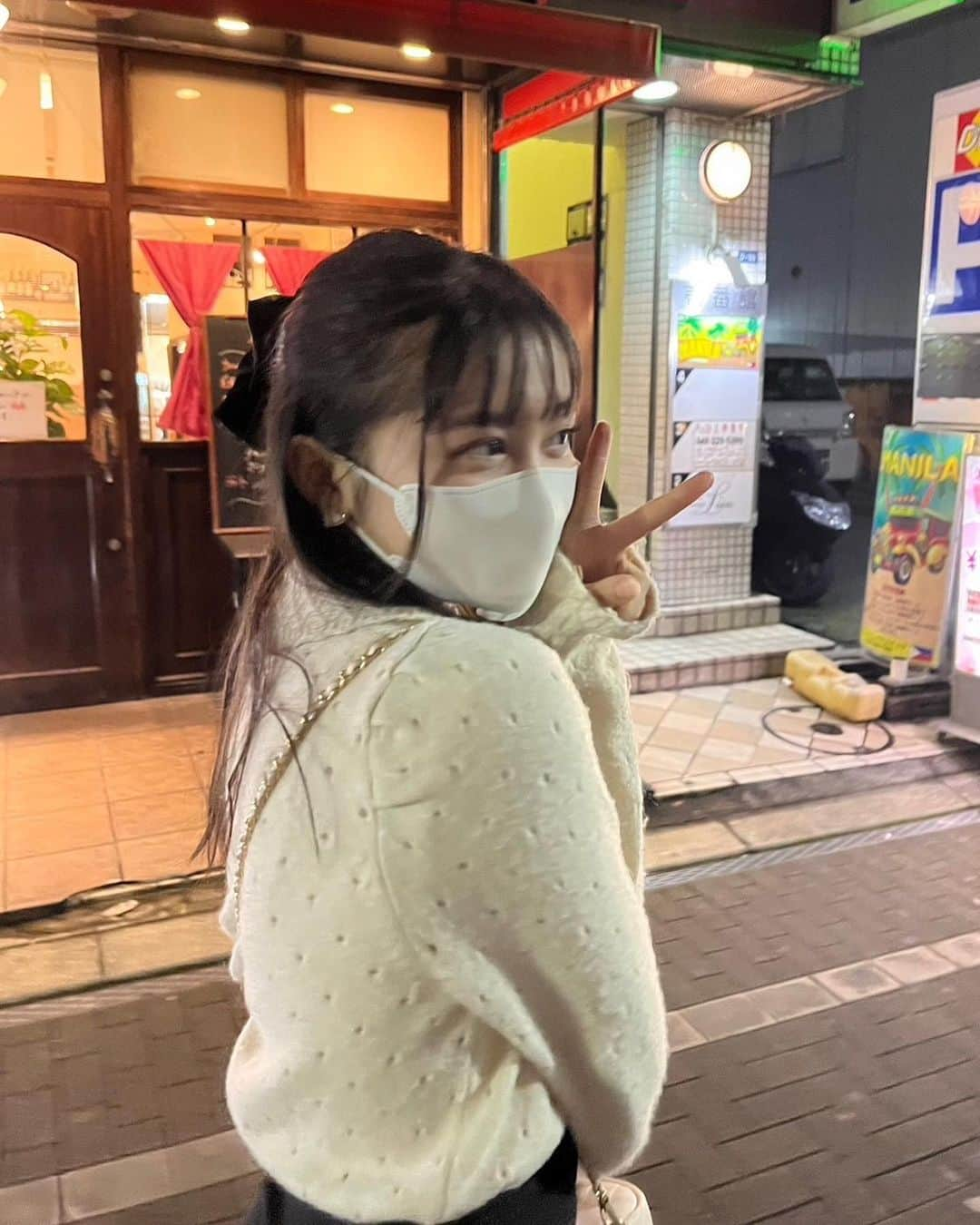 佐藤菜月海さんのインスタグラム写真 - (佐藤菜月海Instagram)「. 以前の投稿でも着てるけど、このマーメイドスカート可愛いくてたくさん履いちゃうˆ ˆ  スタイルよく見えるし色んなお洋服に合わせやすいです😽  最近服はモノトーン多め🖤⋆͛*͛  #nicola#ニコラ#ニコモ#ニコラ2月号発売中#佐藤菜月海#ナツミ# ０7#マーメイドスカート#SHEIN #モノトーン#中3#jc3#jc#スターダストプロモーション」1月12日 19時36分 - natsumi_sato814official