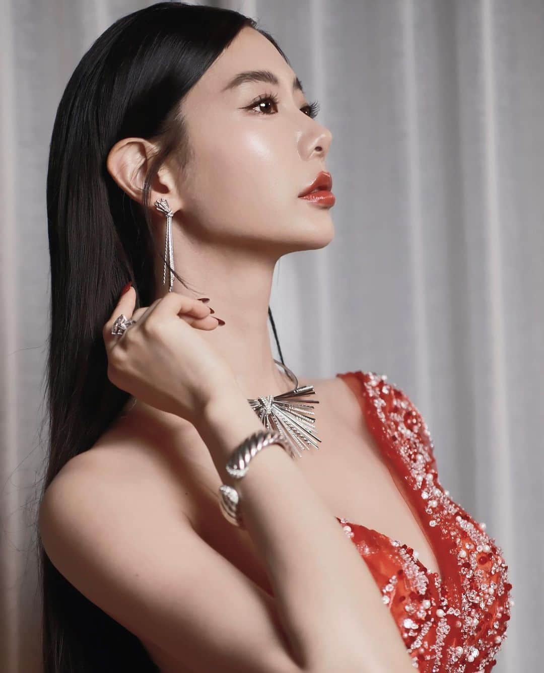 クララさんのインスタグラム写真 - (クララInstagram)「David Yurman Jewerly  #actressclara #클라라 #goldenglobes #DavidYurman #luxuryjewelry #reddress」1月13日 10時12分 - actressclara