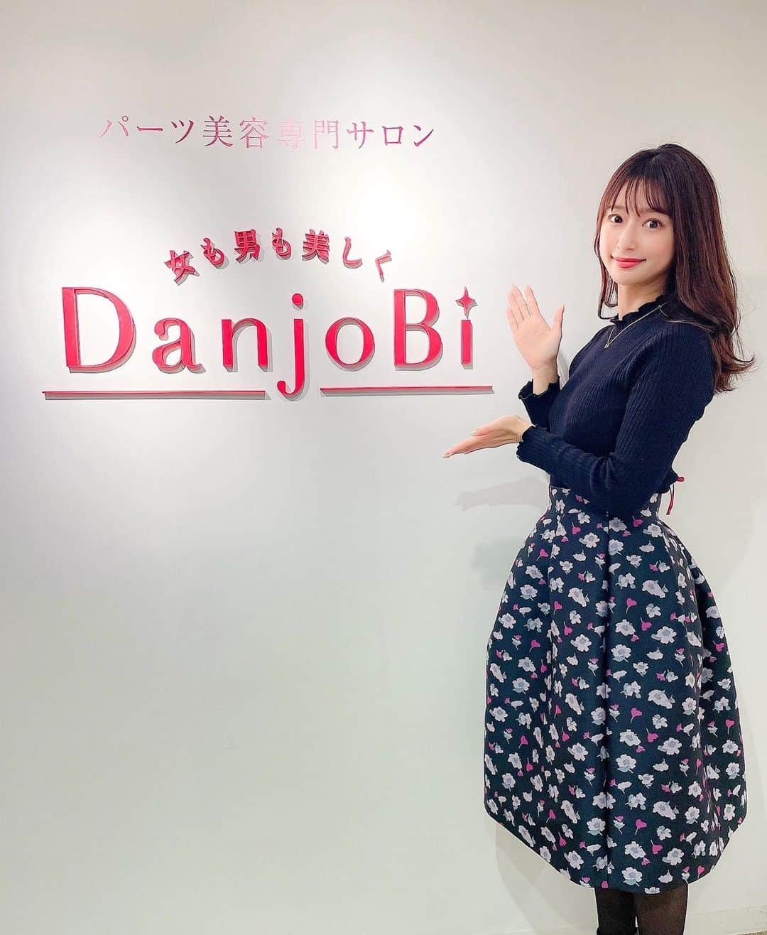 日野礼香さんのインスタグラム写真 - (日野礼香Instagram)「DanjoBiで肌活してきたよ！  定額制フェイシャルのサロンで メニューやマシーンの種類も豊富でした✨  今回は久々にハイフを受けてきました！ お顔スッキリ☺️✨  ここのハイフは全然痛くなくて、むしろ流れる感じで気持ちよかったです✨  施術の中にはミストや角質のお掃除、 マッサージもついてて最高でしたー！  次は乾燥が気になるのでメガポーションを受けたいな✨  PR @danjobi_official   #danjobi #ダンジョビ #定額制フェイシャル #ハイフ #hifu #リフトアップ #小顔 #恵比寿フェイシャル #恵比寿フェイシャルエステ #danjobi恵比寿店 #パーツ美容専門サロンダンジョビ恵比寿店」1月13日 16時57分 - reicheru219