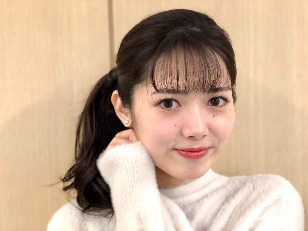 フジテレビ「めざましテレビ」さんのインスタグラム写真 - (フジテレビ「めざましテレビ」Instagram)「．  ファッション雑誌CanCamとコラボした お天気コーナー「きょう何着て行く？」 谷尻萌の毎日のコーデを紹介♪  １月１３日（金）   【今日のコーデ】　 ・ベルト付きコート→ @rirandture_official ３万３０００円 ・ニット→ @mercuryduo_com  ６６００円  ・スカート→ @mercuryduo_com １万７６００円 ・靴→ @dianashoespress  ２万９７００円 ・ストール→ @nostalgia_jp  ２０９０円 ・イヤリング → @phoebe_official ３３００円    【コーデのポイント】 透け感のある素材に 花柄刺しゅうを施したスカートがロマンティック😆🌹  パール付きのアイスブルーコートも相まって 洗練された甘めコーデに💕  デートなど💄 おしゃれをとことん楽しみたい日にぴったり😊👍    #めざましテレビ #きょう何着て行く？ #谷尻萌 #今日のコーデ #コーデ #CanCam #今日のファッション#ootd #きょう何着て行く？は月〜金朝6時22分ごろ放送📺  #もえちゃん #きれいめコーデ #きれいめカジュアル #大人コーデ #冬コーデ #オフィスカジュアル #上品コーデ #アナウンサー衣装」1月13日 20時14分 - mezamashi.tv