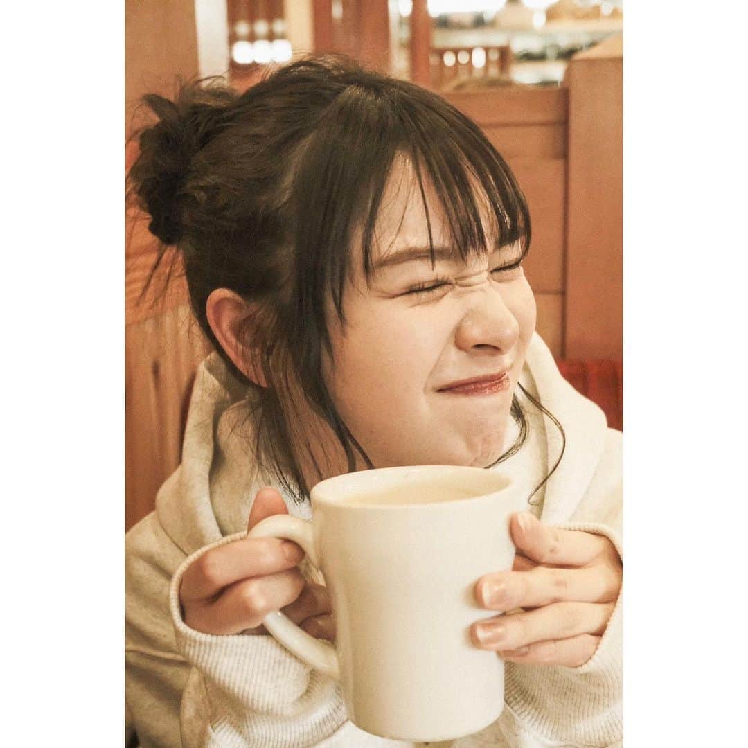 中川紅葉さんのインスタグラム写真 - (中川紅葉Instagram)「珈琲を飲んだりワセリンを塗ったり Photo by @moena_watanabe 📸♡」1月13日 20時26分 - kureha_nakagawa
