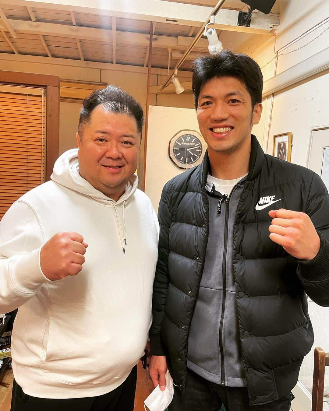 杉本知香さんのインスタグラム写真 - (杉本知香Instagram)「フォレスト名物。珍しい2ショット😆 小杉さんと福ちゃん、村田さんに会えて 興奮してました😆  #中目黒美容室#珍しい2ショット #村田諒太 🥊 #ロンドンオリンピックミドル級金メダリスト 元#WBA世界ミドル級スーパー王者 #ブラマヨ小杉#ブラックマヨネーズ #小杉竜一  #ガリットチュウ福島#ガリットチュウ #福島善成」1月13日 20時40分 - sugimotoc