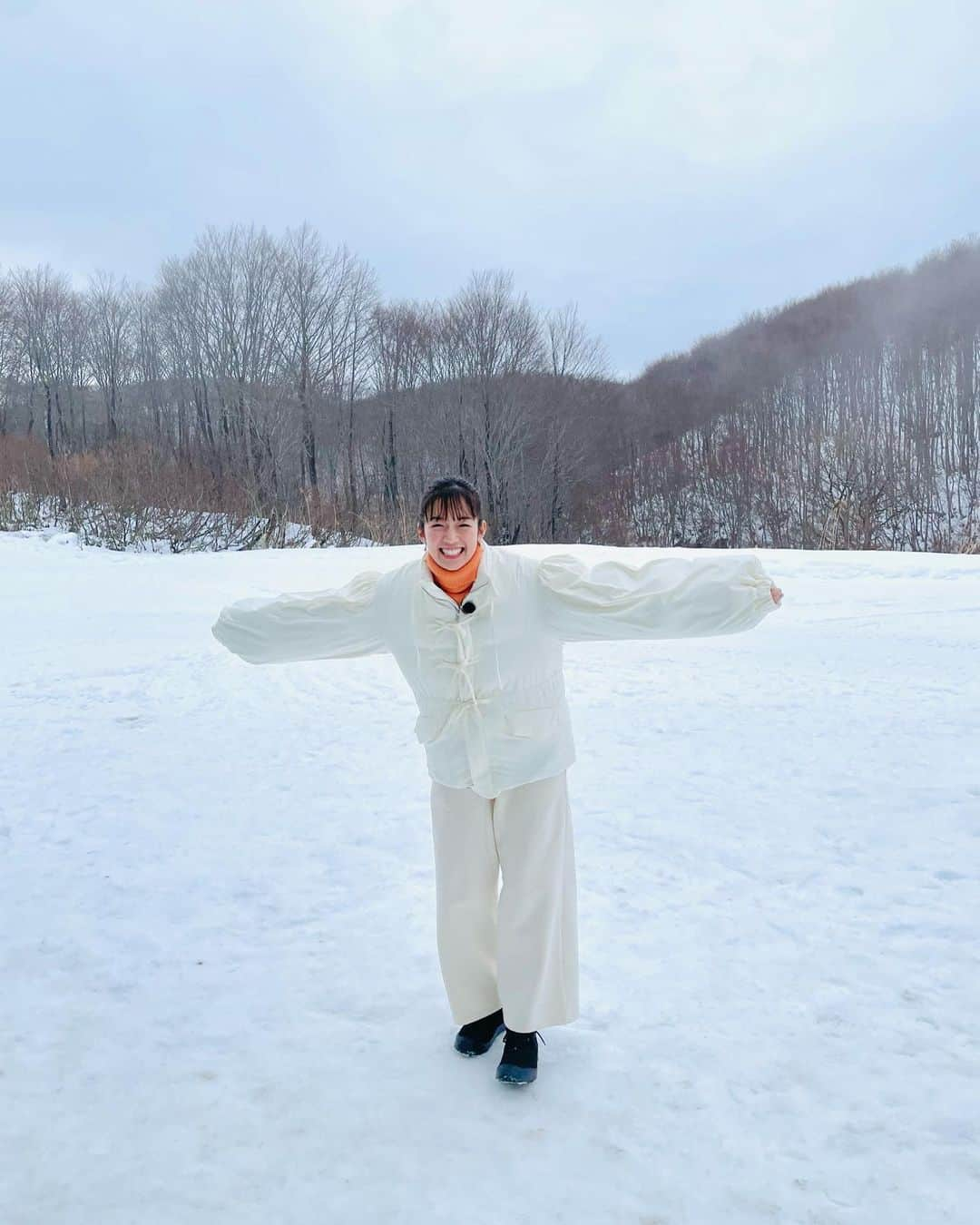 佐藤栞里さんのインスタグラム写真 - (佐藤栞里Instagram)「. 有吉の壁 in 新潟 ありがとうございました❄︎ 雪と氷と雨と芸人さんって、最高だ！！ #スキーーーー焼きが食べたいです #185番行く頃には営業時間が終わりそう🫥 #あの3人組ちゃんと山の上までたどり着けたかなあ #そうですわたしはGALBです🫡 #Ha〜Ha! #ぎゅうぎゅうジャンボ尾形さん #あの時の感動がまだここにありました船木ぃ #パンツ一丁スノボ #ゲレンデには要注意 #今年の夏はかんぴょう冷や巻き食べてみよう #みなさん早くジャンパー着てください😂 #ルイさんとのレッスン希望します #マンモス生きて会えて良かった🦣 #しーちゃんやかんが顔に当たっても起きないくらい凍ってたねえ #最強ヘビメタ乾布摩擦🙌 #言いたくなります野口樋口福沢諭吉 #わたしもオッチョコペイで #スター側が剥がされる新潟 #絶対嘘つきません🤥 #源さんがもっと輝くお店きっとあります🥺 #gnnpm毎週聴きたいな #🌜🌜🍌🌜🌜 #結果アイスラーメンもください #直かき氷いちご味 #雪山でポ⭐︎チに出会いたい #毎年白銀のゲレンデをありがとうございます❄️ #もぐらさんならバナナも見つけられるかな #コナンくんスノボめちゃうまい🤣 #有吉さんも大好きな鳥人間コンテストin新潟」1月13日 22時29分 - satoshiori727