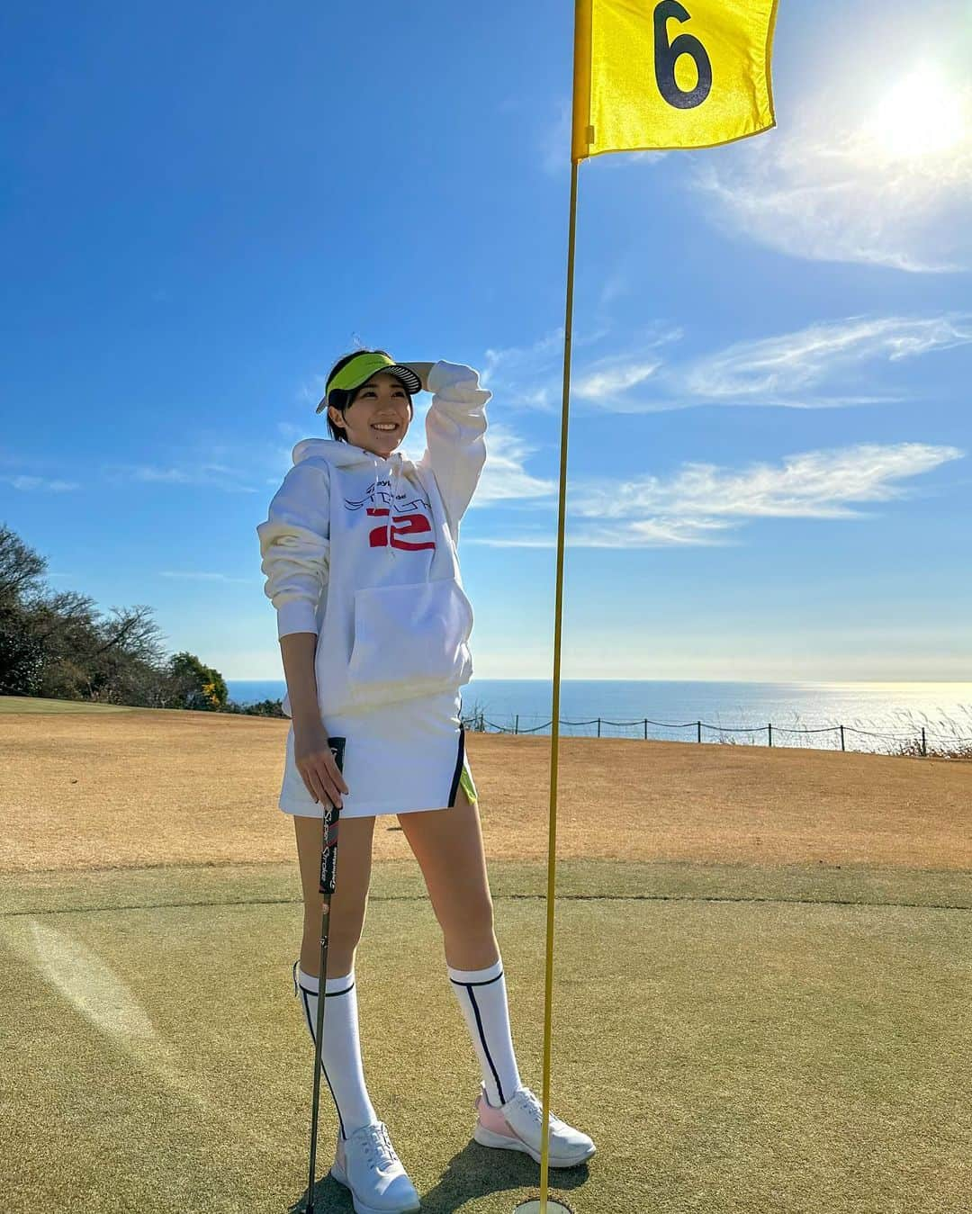 藤澤響花さんのインスタグラム写真 - (藤澤響花Instagram)「ソニーオープン始まりましたね⛳️✨推し選手教えて下さい💓  昨日さっそくパーカー着てショートコース行ってきたよ✌️🔥 主にアプローチとパターの練習の為に 8番とSとパター持って行ったけど ピッチング持つべきだったナァ🥲  #stealth2 #fargiveness  #ゴルフ女子#ゴルフコーデ#ゴルフウェア#ゴルフ初心者#ゴルフ女子コーデ#ゴルフ練習#golfstagram#golf#golflife#ɪɴsᴛᴀɢᴏᴏᴅ#골프#골프스타그램#골프웨어」1月13日 23時44分 - kyoka_fujisawa