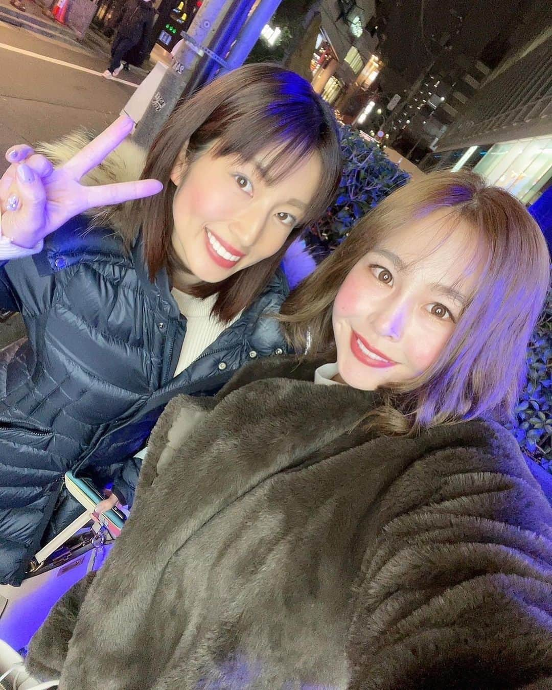 庄司ゆうこさんのインスタグラム写真 - (庄司ゆうこInstagram)「最近パーソナルトレーニングとキックボクシングを週に2.3回行ってるので毎日どこかしらが筋肉痛🤣 この日はお腹周りを追い込んでもらいました🥺ウエストラインをもっと綺麗にしたいなー☺️ そして若くて可愛い子ちゃんたちにもたくさん会えた❣️ いい刺激になるし、可愛い子と写真撮る機会が多いから私も頑張って若くいなきゃって思えるw 引き続き頑張って身体鍛えるよぉーっ😆 #バンゲ#バンゲトレーニング#トレーニング#パーソナルトレーニング#ジム#筋トレ#筋トレ女子 #筋トレ好きと繋がりたい #キックボクシング#キックボクシング女子 #トレーニング女子 #トレーニングウェア #ルルレモン#トレーニング動画」1月14日 0時12分 - yuko.shoji