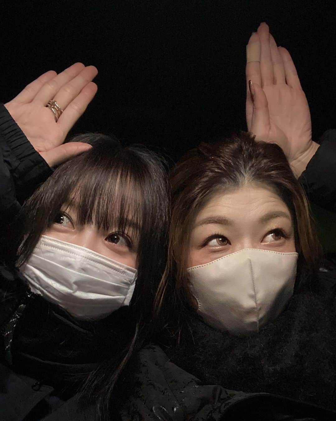 鹿沼憂妃さんのインスタグラム写真 - (鹿沼憂妃Instagram)「だいぶ更新が空いてしまった… 改めまして あけましておめでとうございます。笑  今年の初詣も幼馴染と🐰💗 （もう30年以上の仲🫶🏻）  いつも通り0時にあけおめ言って そのまま、初詣どこいく~？って 今年も成田山へ⛩  雨だったし極寒だたけど みさとだったら なんでも笑っちゃうから楽しい。笑 （なぞな動画載せておきます） みさありがとlove！❤️  改めまして こんなわたしですが今年もよろしくお願いします🌷 いっぱいInstagram更新するぞーーー💓 . #初詣 #福井 #成田山 #おみくじは #吉 #今年はいろいろ企んでます #むふふむふふ」1月14日 9時08分 - shika_0225