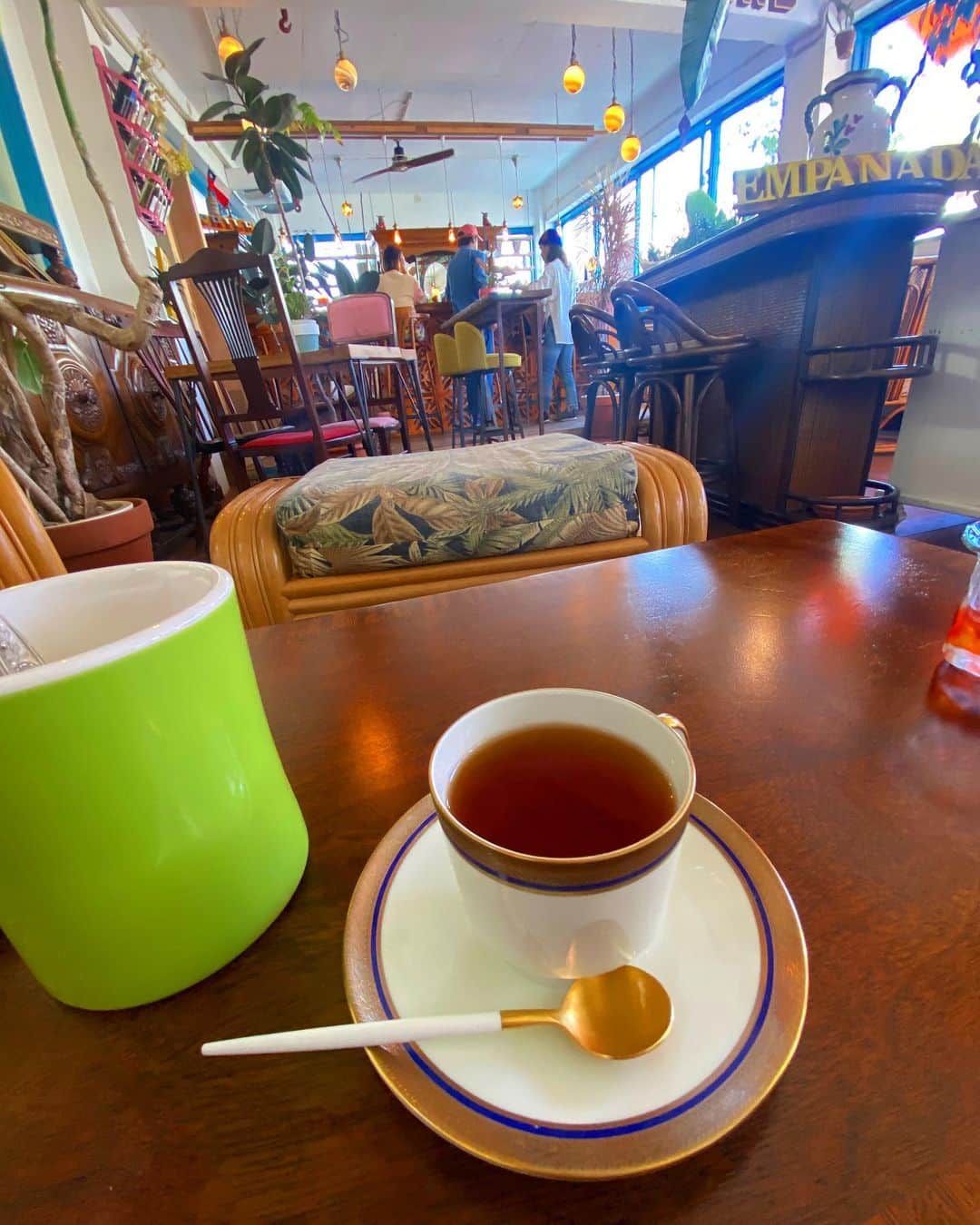 高橋メアリージュンさんのインスタグラム写真 - (高橋メアリージュンInstagram)「沖縄本島でオーガニック紅茶が飲めるcafe🧡  You can drink organic tea here in Okinawa.  @zawawaandco   #沖縄カフェ #cafeinokinawa #オーガニックカフェ #organiccafe」1月14日 18時48分 - maryjuntakahashi
