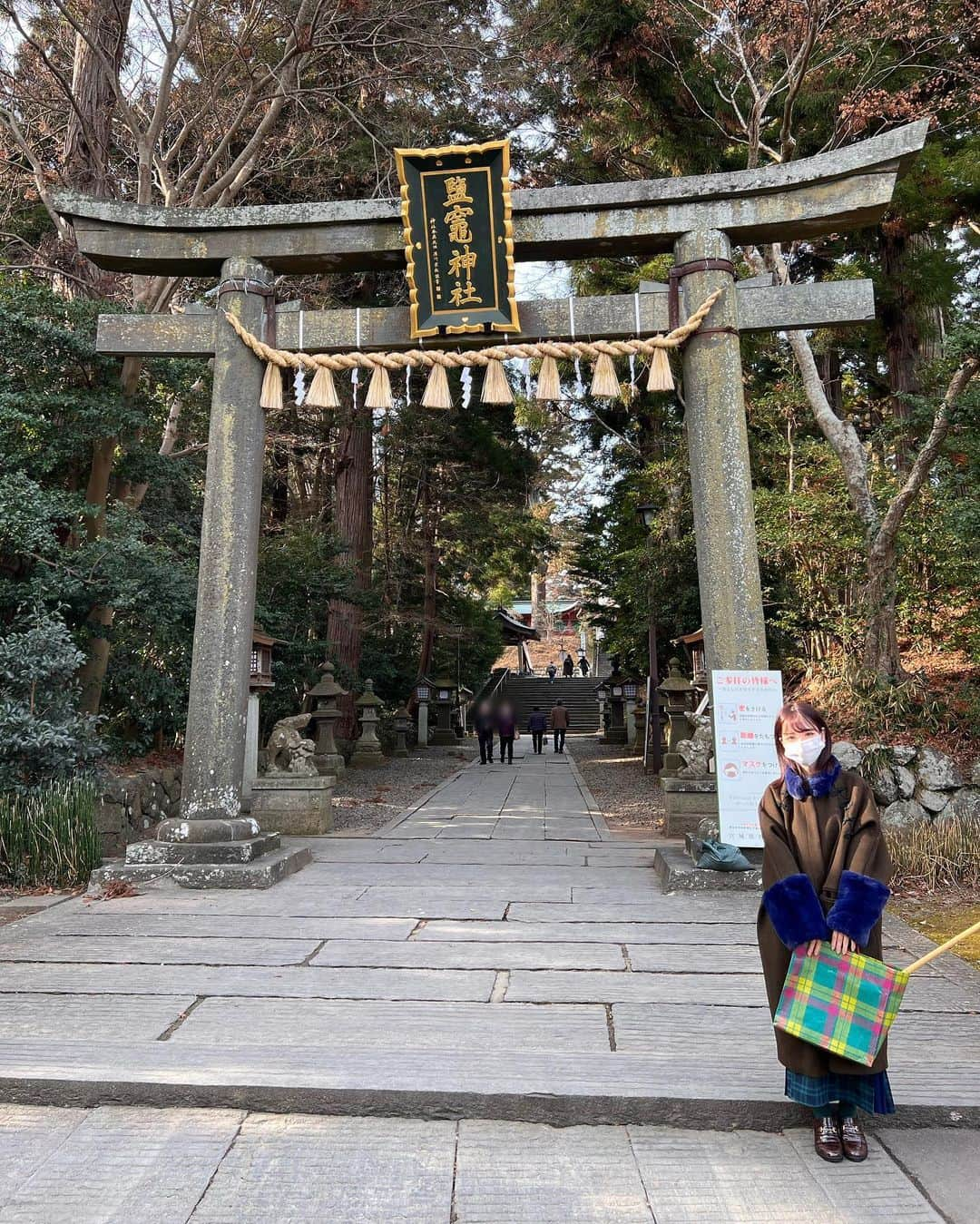 桃乃木かなさんのインスタグラム写真 - (桃乃木かなInstagram)「仙台の塩竈神社さんへ⛩  去年の熊手を返しに、そして新年のご挨拶に！ もちろん仙台二郎にも行きました✌︎ (汁なし美味しかった〜!!)  また来ます仙台〜☺️」1月14日 19時13分 - kana_momonogi