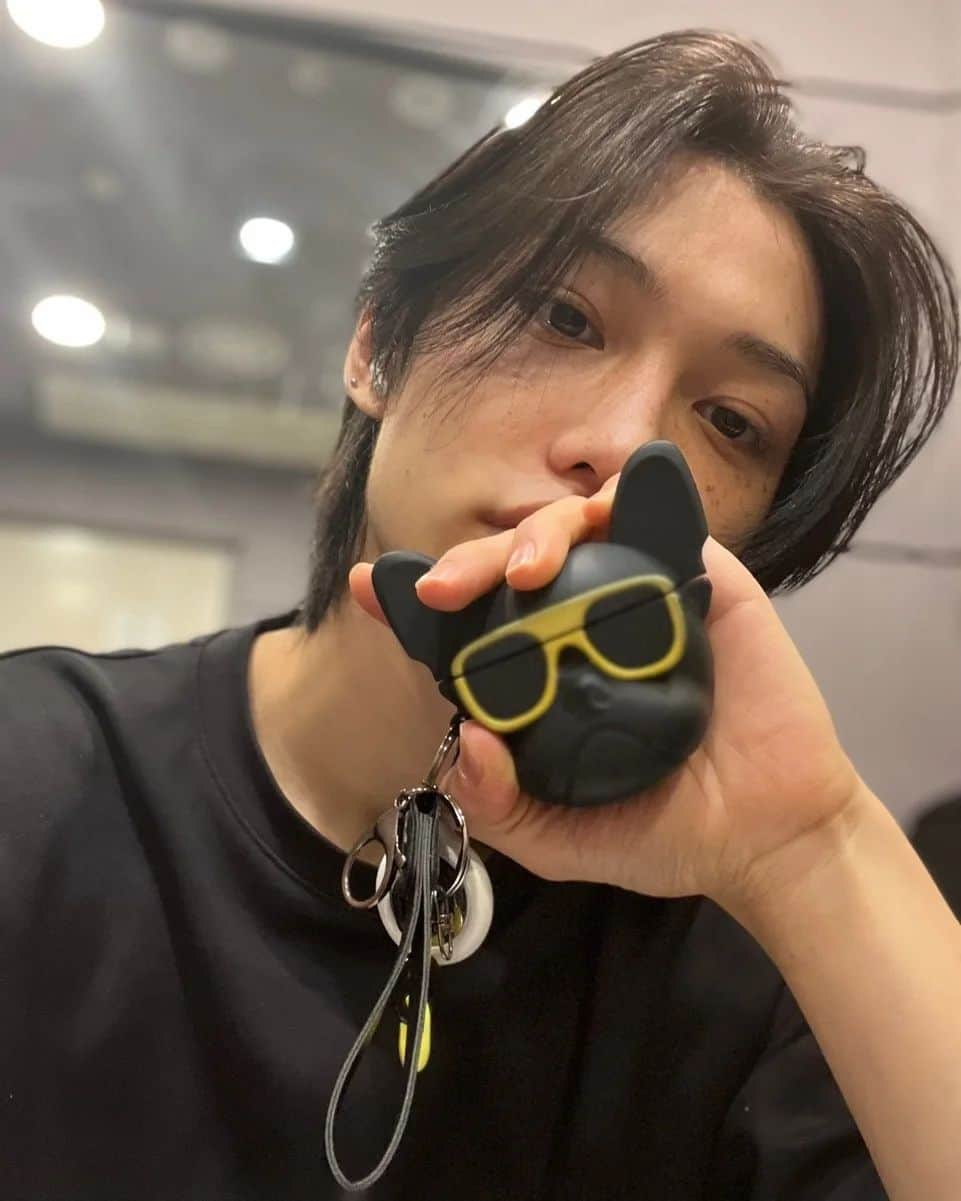 Stray Kidsさんのインスタグラム写真 - (Stray KidsInstagram)「얍 ✌️  #straykids #felix #youmakestraykidsstay」1月14日 21時40分 - realstraykids