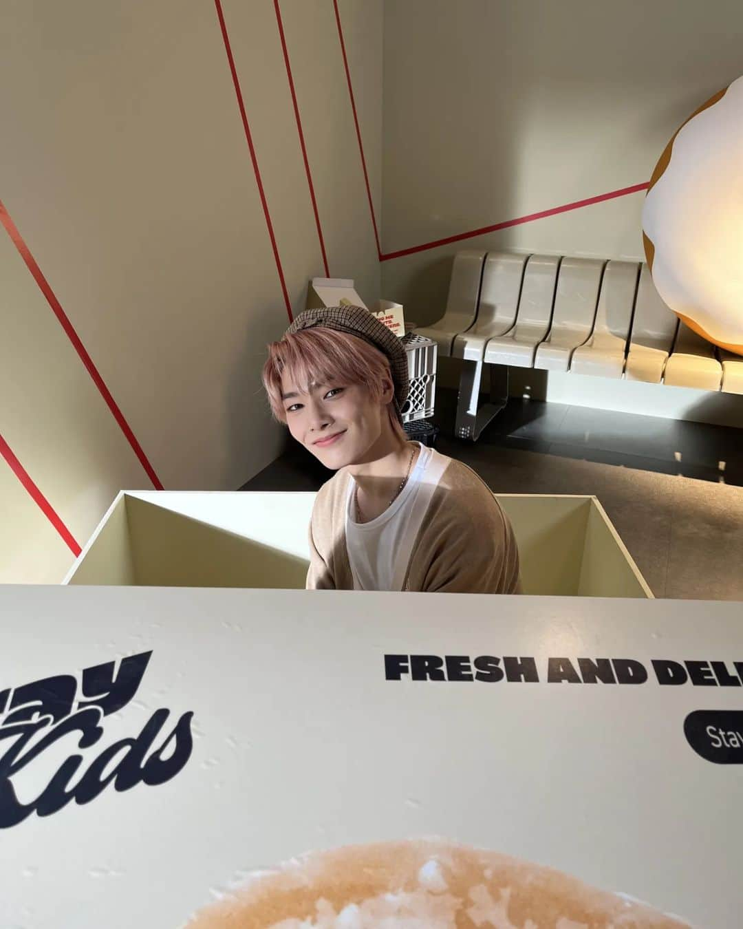 Stray Kidsさんのインスタグラム写真 - (Stray KidsInstagram)「빵 옆에 빵(?)🍩 #StrayKids#STAY#IN스타그램#🦊」1月15日 15時20分 - realstraykids