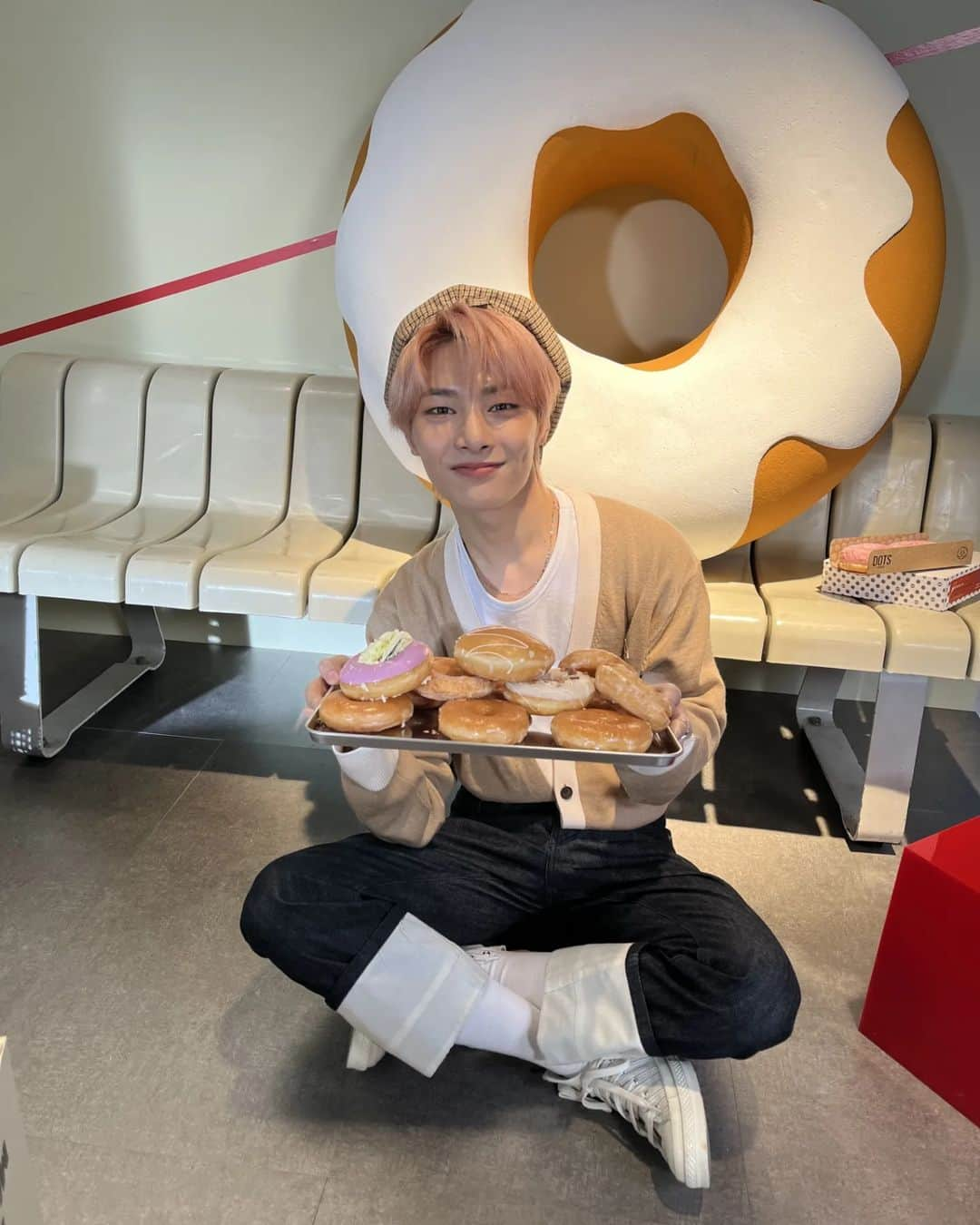 Stray Kidsさんのインスタグラム写真 - (Stray KidsInstagram)「빵 옆에 빵(?)🍩 #StrayKids#STAY#IN스타그램#🦊」1月15日 15時20分 - realstraykids