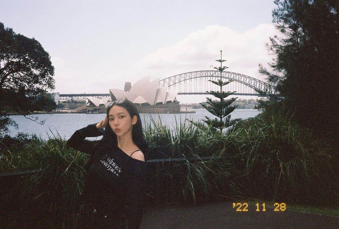 aespaさんのインスタグラム写真 - (aespaInstagram)「🌳✨aespa in Sydney🦘☀️   https://youtu.be/tyajG-LpbSk  https://youtu.be/Yfhfk08JCtA   #aespa #æspa #에스파  #Sydney #aespasSydneyVlog」1月15日 15時29分 - aespa_official