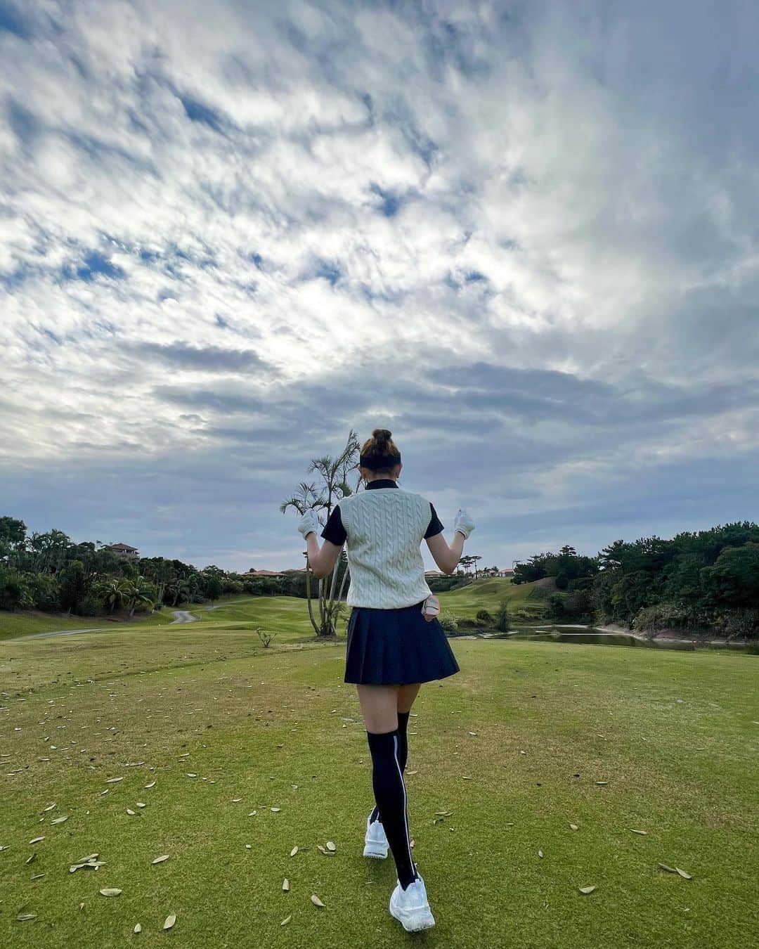 カレンさんのインスタグラム写真 - (カレンInstagram)「お正月の沖縄GOLF⛳️💕  年始は沖縄で過ごしたリ🫶  20度越えの毎日、 ゴルフも楽しすぎて、 幸せすぎた って話♡  #golf #newyear #OKINAWA  #沖縄 #正月旅行 #下手っぴゴルファー」1月15日 15時44分 - cjd_karen