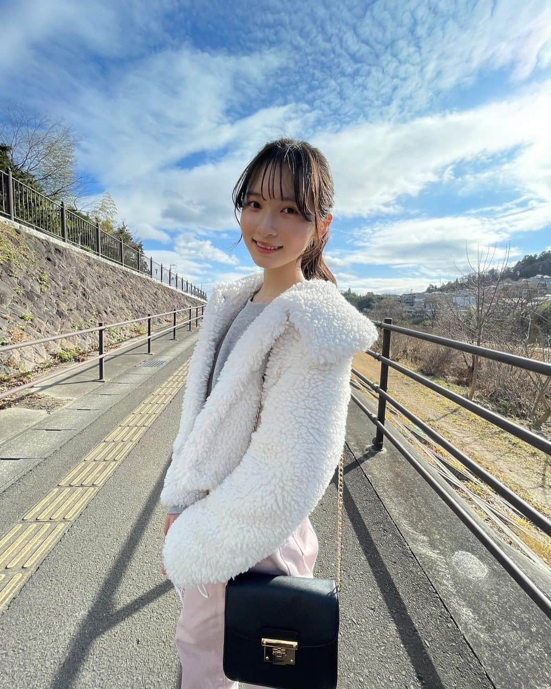 桧山ありすさんのインスタグラム写真 - (桧山ありすInstagram)「少しお散歩ができた日🫶🏻  心地よい風が吹いていてとても気持ちが良かったです♡ リフレッシュになりました！！  #桧山ありす #alice #jc3 #07 #15歳」1月15日 16時24分 - alice.hiyama