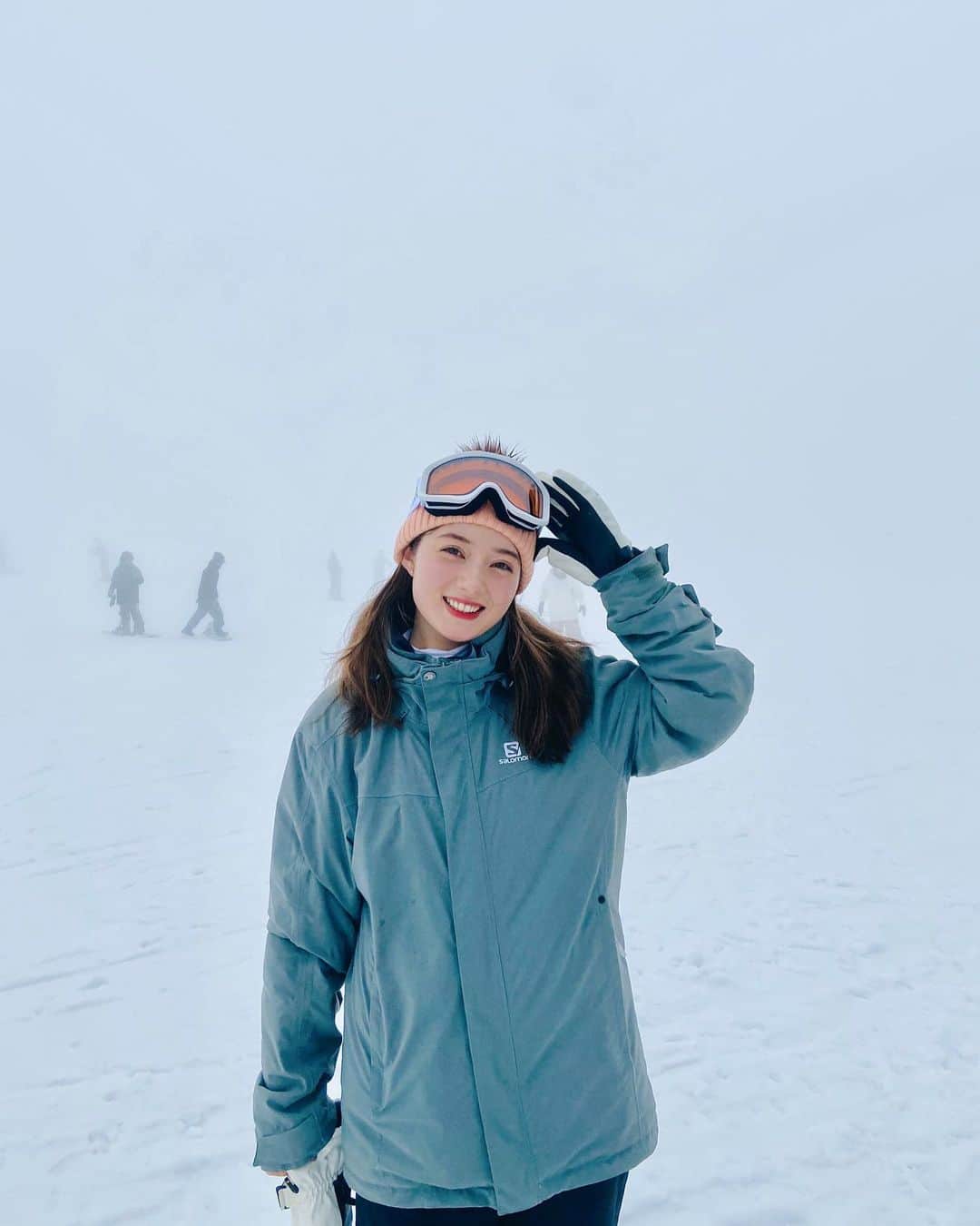 ティファニー春香さんのインスタグラム写真 - (ティファニー春香Instagram)「.  初めてのスノボ🏂  何度も何度も転び、 全身の筋肉をくまなく使った１日🤣 思っていた以上にかなりハードで 途中挫けそうになったけれど。。☃️ 綺麗な雪景色の中、 伸び伸び滑ることができて楽しい経験でした♪  🍓運動後のご褒美に いちごのカスタードチョコクレープ☺︎ 米粉の生地でモチモチ♡ 美味しくて一瞬で平げました🤤✨  #スノボ #スノボ初心者 #ガーラ湯沢」1月15日 18時53分 - tiffanyharuka
