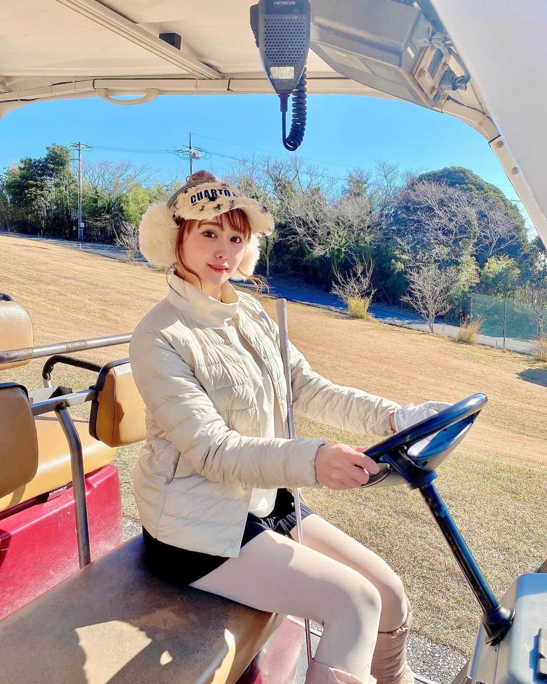 日向カンナさんのインスタグラム写真 - (日向カンナInstagram)「初のカート運転🚖✨✨ 前回、前々回は止まる時と進む時のボタン押すだけだったから、運転するの楽しい〜🙌🏻✨  子供の頃のゴーカート思い出すから、ゴルフするのと同じくらい楽しんでました😂車の運転も、大好きなのです♪  この日はコスモクラシックへ⛳️ また直前割りで行ったので、食事付きで6000円で行けました！ ゴルフ場探し名人🤭 カート道がガタガタだったので、アトラクションみたいで、更に楽しかったのです🤭🤭  練習動画やラウンド動画も増えてきたので、そろそろSNSもゴルフアカウント⛳️作ろうかなぁ💪💪🏻💪🏽  仕事も頑張れる趣味って、大切ですよね☺️  #ゴルフ女子 #ゴルフ #ゴルフコーデ #ゴルフウェア #ゴルフ初心者 #ゴルフスイング #ゴルフ練習 #ゴルフ好き #ゴルフ仲間募集 #ゴルフ練習場 #ゴルフレッスン #ゴルフ場  #원스 #데일리패션 #japanease  #japaneasegirl #love #カメラ女子 #モデル  #大人可愛い #大人女子 #大人カジュアル #followme #ダンサー　#instagood #タビジョ #japan #笑顔が一番  #ありがとう」1月15日 19時33分 - kanna_hinata