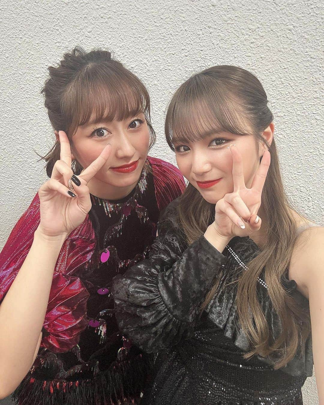 愛来さんのインスタグラム写真 - (愛来Instagram)「☁︎︎︎︎ 写真たくさん撮れました！  ♡夏菜子ちゃん♡ 実は素敵な誕生日の贈りものを頂いたんです、、！ 毎日、ずーっと身につけてます！ しかも乾杯のお話とお酒のお話も一緒にして下さって、、！ 嬉しすぎました😭本当にありがとうございます！大好きです🥹  ♡あーりん♡ とってもお世話になっているあーりん師匠とも撮って頂きました！！ なんと20歳のお祝いをくださったんです、、 本当に嬉しいですし、いつも感謝しかありません。 ありがとうございます！！  ♡ひとか♡ イマドキガールの2人で写真撮れました！ 最近会うとよくお話します🫣 ひとかと私の衣装、正反対だねって一緒に笑って話してました！笑  ♡ちぃちゃん♡ 安定のちぃちゃんとも撮ったよ✌🏻 どんどんキレイになってて見とれちゃいます、、😳 私のお姉ちゃん的存在です！  ♡あやなのちゃん♡ アメフラの事大好きでいてくれて、 いつもライブが終わると「かっこよかったです！」「かわいかったです！」って言ってくれるの、、😭 2人とも大好きです！！  スタプラフェス改めて本当にありがとうございました！  #夏菜子ちゃん #あーりん #ももクロ さん #ひとか #とき宣 ちゃん #ちぃちゃん  #あやなのちゃん #bolt #愛来 #amefurasshi」1月15日 22時09分 - amefurasshi_aira_official_