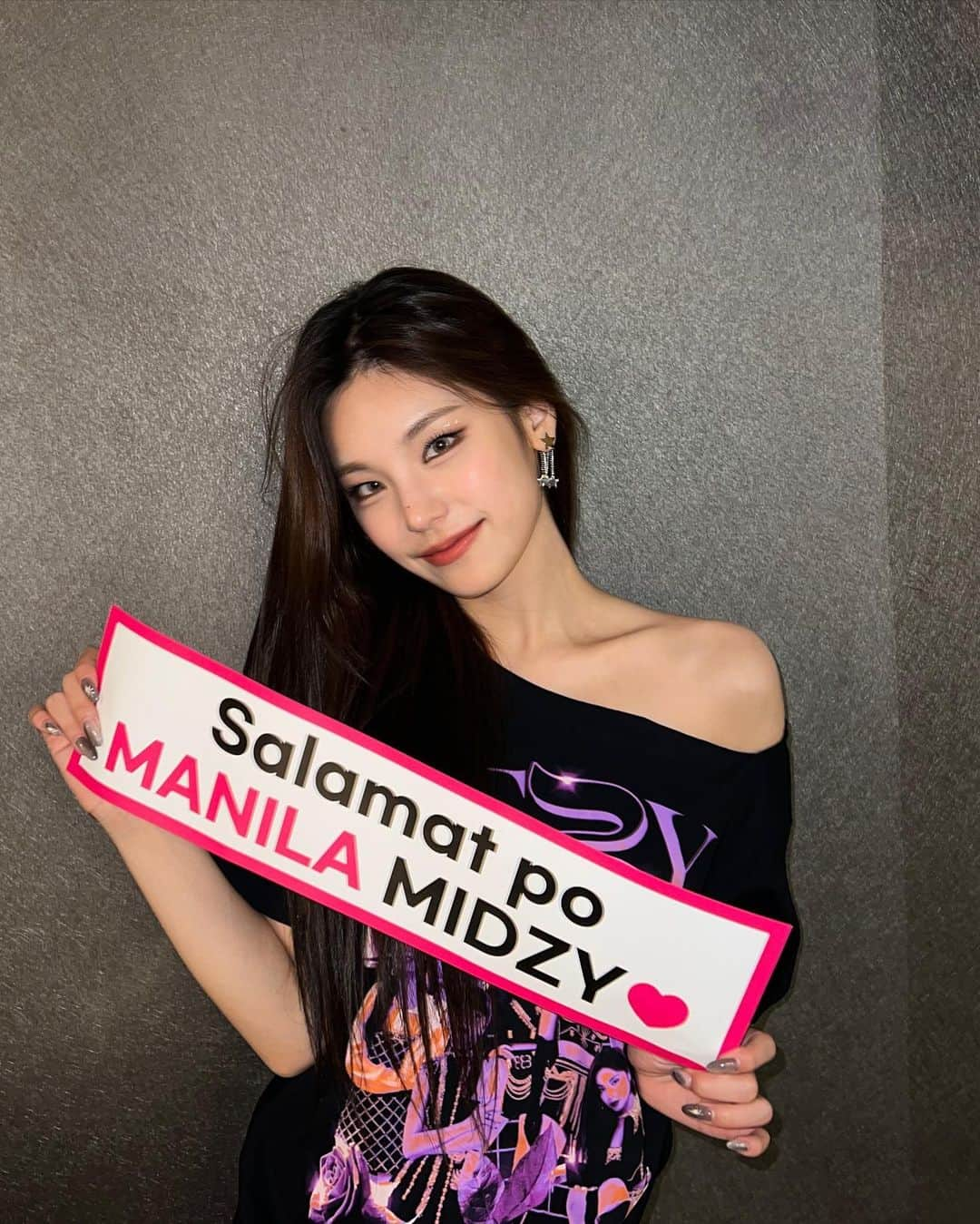 ITZYさんのインスタグラム写真 - (ITZYInstagram)「Thank you Manila Mahal Kita🖤」1月15日 23時04分 - itzy.all.in.us