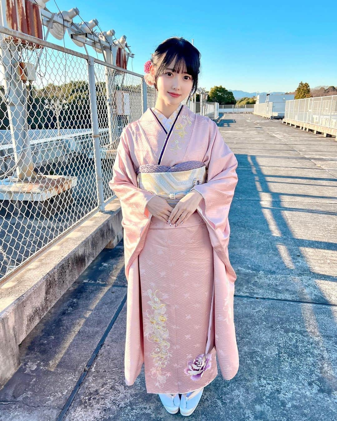 松本ももなさんのインスタグラム写真 - (松本ももなInstagram)「好き下さい♡ いい子の日のご褒美に🎀  こんなに好きって言ってもらえるの うれしいなぁ♥毎日しあわせ♥  🎀1月13日発売 「20±SWEET 2023 JANUARY」 なんと20ページ掲載されています💕  沢山振袖を着させて頂いて こんな素敵な形で👘 20歳を残すことが出来て光栄です😭  みんなのおかげだよ👏🏻ありがとう🫶🏻  お着物は立ち振る舞いも 自然と綺麗になって素敵です✨  オフショット(∩´｡•ω•)⊃ﾄﾞｿﾞｰ  #BLT #LARME #KIMONOLARME #成人式 #成人式髪型 #振袖 #振袖ヘア #振袖コーディネート #振袖ピンク #成人式振袖 #量産型 #量産型女子 #量産型コーデ #和服 #kimono #japanesegirl #takanenonadeshiko #honeyworks #高嶺のなでしこ」1月15日 23時21分 - momona.1012