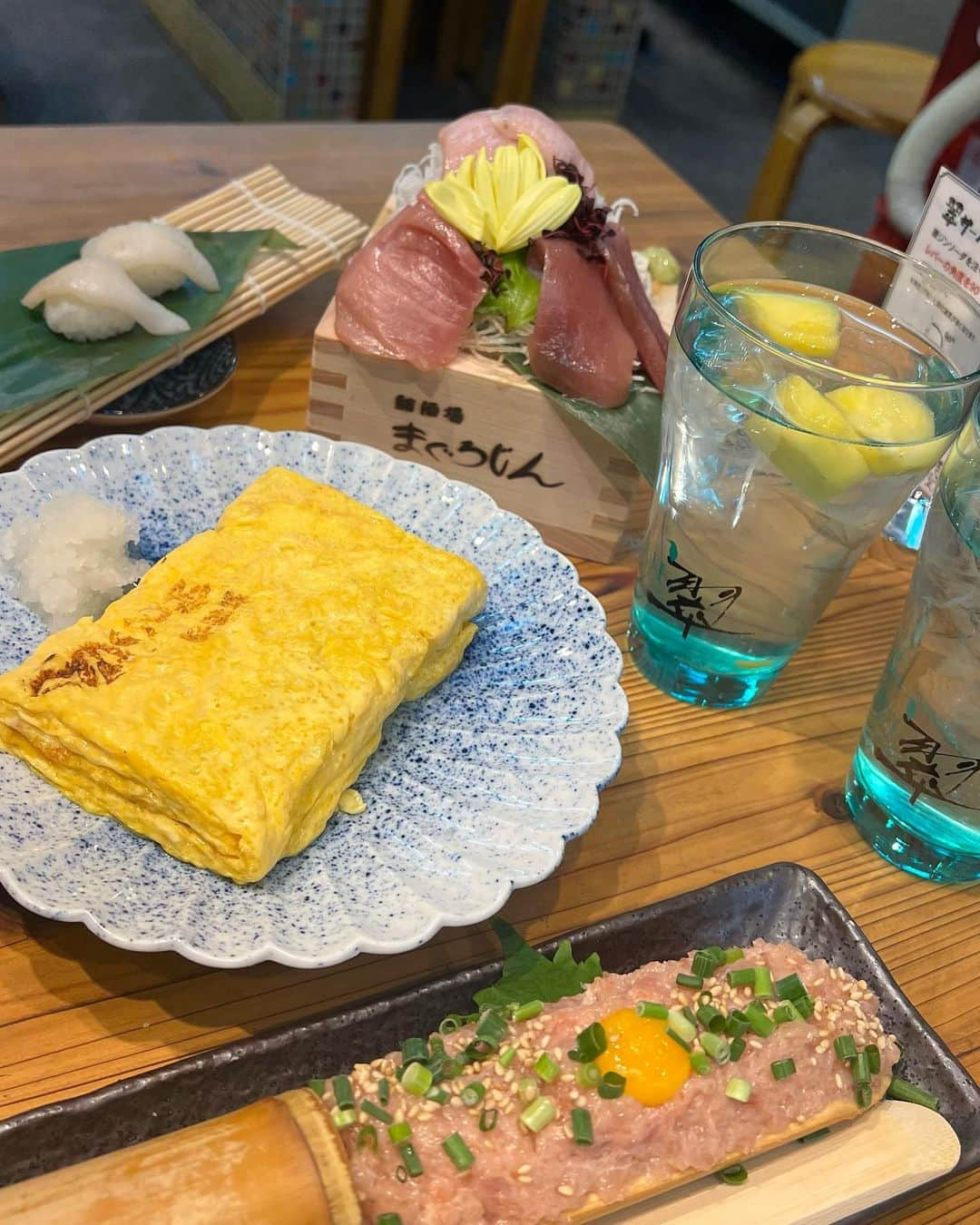 yuukachiさんのインスタグラム写真 - (yuukachiInstagram)「渋谷 まぐろ専門店🐟✨  1/14〜OPENした まぐろじん🐟✨ @shibuya_ekimae_magurojin   どれも美味しかったんやけど まぐろの唐揚げが1番美味しかった🤣🤍🤍  あと、ジンか75分0円で 飲み放題！！！！！✨破格すぎる値段 なので皆さん飲んでみて〜🤣✨  #まぐろじん#まぐろじん炉端渋谷駅前店  #渋谷グルメ#渋谷ランチ#まぐろ#渋谷 #翠ジンソーダ#東京#東京グルメ#居酒屋 #まぐろ専門店#まぐろ好きと繋がりたい」1月15日 23時27分 - yuuka_stagram