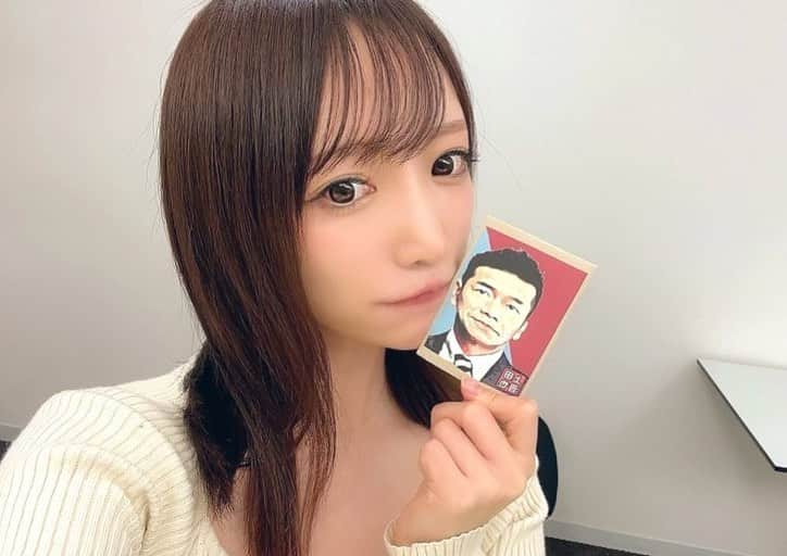 清水あいりさんのインスタグラム写真 - (清水あいりInstagram)「CSテレ朝『#上田ちゃんネル 』 新年一発目収録でした📺  初っ端から 上田ちゃんネルワールド全開で 笑い止まらなかった。涙 お腹痛くなるほど 笑い過ぎて火照ってもうた… あちち、やで💕  3枚目以降は過去の 上田ちゃんネル出演した時の お写真です…！  新レギュラー オーディションから始まり… まさかのエイトブリッジさんと一緒に合格して 新レギュラーとして出演させて頂けるようになり 気が付いたら4年目突入してました… ビックリ。  私がポンコツ過ぎて 付いていけない事もたくさんあるけど笑 こんなに長く出演させて頂けるなんて 始めは思ってもなかったから、本当に幸せです。  上田ちゃんネルメンバーの皆様 スタッフの皆様、いつもありがとうございます涙  これからも 天才たちについていけるよう ゆる〜く、私らしく頑張ります！ まだ観たことない方にも ぜひ観てほしい… 本当に、一度見てほしい。笑  そしてスタッフの皆様や メンバーの皆様に 新年一発目ということで お年玉をお渡ししていた上田さんから 私までお年玉頂いちゃいました🤦🏼‍♀️  前に頂いたのも 使わず神棚にそのまま置いてあるの これも一緒に並べておきます…👏🏻」1月16日 0時59分 - shimizuairi