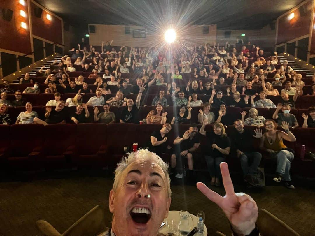 アラン・カミングさんのインスタグラム写真 - (アラン・カミングInstagram)「Anatomy of a selfie! I had a great time chatting after the My Old School screening in Auckland, NZ last night. See you all at the Town Hall later for Alan Cumming Is Not Acting His Age!」1月16日 12時49分 - alancummingreally