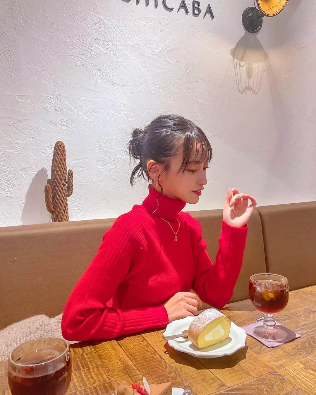 引地裕美さんのインスタグラム写真 - (引地裕美Instagram)「☕️🧁☕️🧁☕️  ロールケーキ美味しかった☺️ こんなに大きいのにお手頃だった🫶🏻  #池尻大橋カフェ #三茶カフェ  #みんちゃんカフェ巡り ☕️ #ungrid #ヘアアレンジ #hairarrange #UMine #japan #옷스타그램 #데일리룩 #코디스타그램 #每日穿搭 #일본 #얼스타그램 #照片 #粉我 #japanesegirl」1月16日 17時42分 - yuumihikichi