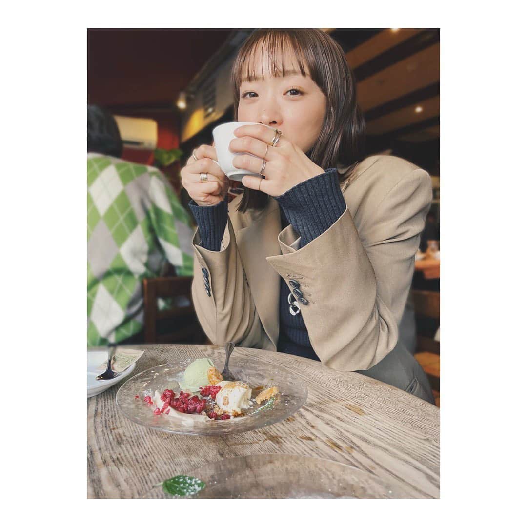 野尻美穂さんのインスタグラム写真 - (野尻美穂Instagram)「美味しいご飯と楽しい会話。 元気の活力😌 今年も沢山吸収したいなぁ。  #カップを持つ指😇」1月16日 18時47分 - miho_cocoa
