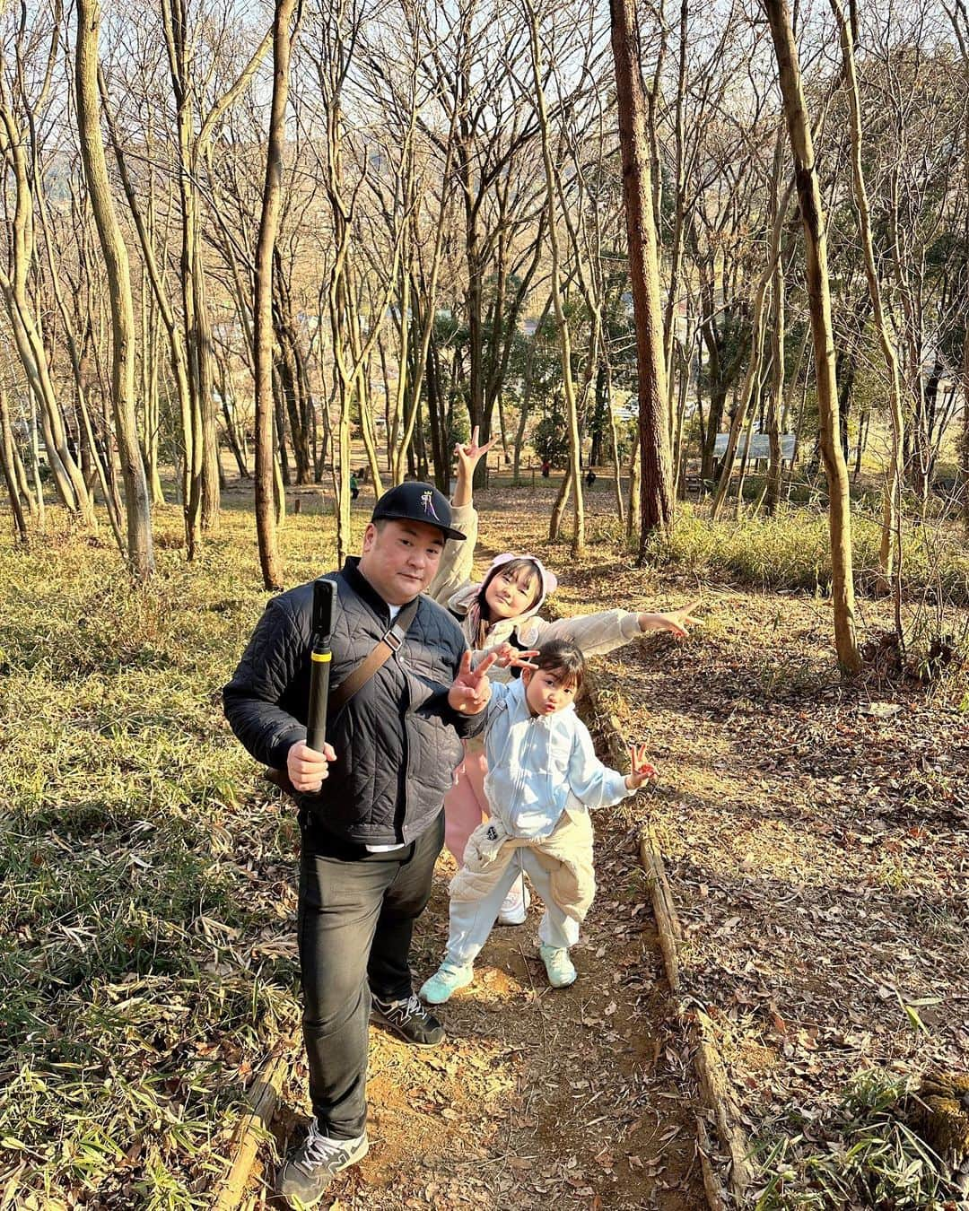 はねまりさんのインスタグラム写真 - (はねまりInstagram)「登山⛰ はねまりセットアップ、このシーズンすごく活躍✌️  服: #しまむら  #はねまり #海外ファッション #海外子供服  #はねまりちゃんねる #ユーチューバー #ファッション #子供服 #小学生 #秋コーデ #hanemari #youtuber #fashion  #js #followｍe  #ootd  #リンクコーデ  #双子コーデ #韓国子供服 #js3 #js5 #今日のコーデ #通学コーデ #スクール #小学生コーデ #女の子ママ #運動着 #オシャレ」1月16日 19時11分 - hanemarisworld