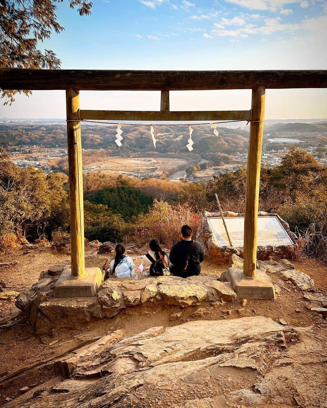 はねまりさんのインスタグラム写真 - (はねまりInstagram)「登山⛰ はねまりセットアップ、このシーズンすごく活躍✌️  服: #しまむら  #はねまり #海外ファッション #海外子供服  #はねまりちゃんねる #ユーチューバー #ファッション #子供服 #小学生 #秋コーデ #hanemari #youtuber #fashion  #js #followｍe  #ootd  #リンクコーデ  #双子コーデ #韓国子供服 #js3 #js5 #今日のコーデ #通学コーデ #スクール #小学生コーデ #女の子ママ #運動着 #オシャレ」1月16日 19時11分 - hanemarisworld