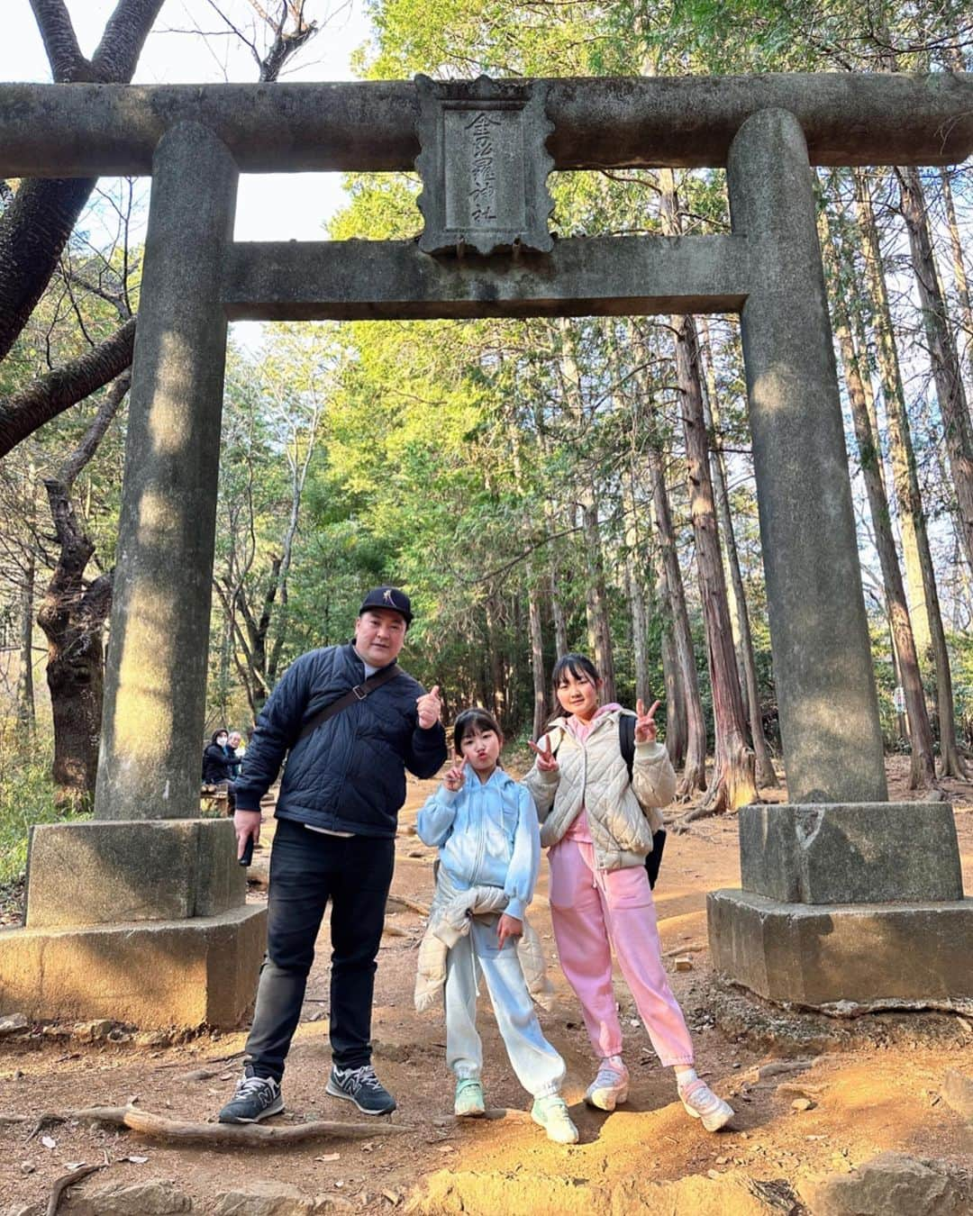 はねまりさんのインスタグラム写真 - (はねまりInstagram)「登山⛰ はねまりセットアップ、このシーズンすごく活躍✌️  服: #しまむら  #はねまり #海外ファッション #海外子供服  #はねまりちゃんねる #ユーチューバー #ファッション #子供服 #小学生 #秋コーデ #hanemari #youtuber #fashion  #js #followｍe  #ootd  #リンクコーデ  #双子コーデ #韓国子供服 #js3 #js5 #今日のコーデ #通学コーデ #スクール #小学生コーデ #女の子ママ #運動着 #オシャレ」1月16日 19時11分 - hanemarisworld