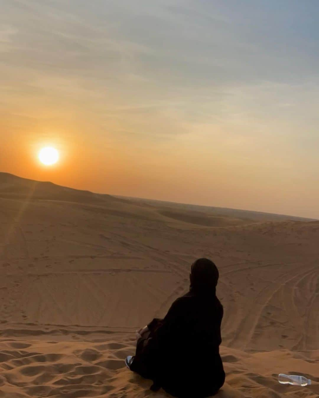 チョン・ジユさんのインスタグラム写真 - (チョン・ジユInstagram)「#🇦🇪 #🏜 #🦅 #🌵 #💃🏼」1月17日 0時57分 - xjiyux