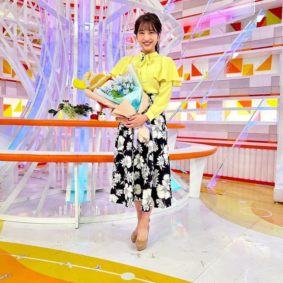 フジテレビ「めざましテレビ」さんのインスタグラム写真 - (フジテレビ「めざましテレビ」Instagram)「．  まりのです😊 今日紹介したのはスイートピー✨  今週土曜日1/21はスイートピーの日❗️ということで… 1/21を表現しながら撮りました😆📸  #花びらが #1枚2枚1枚だから #だそうです #めざましテレビ #藤本万梨乃  #酒主義久」1月17日 11時24分 - mezamashi.tv