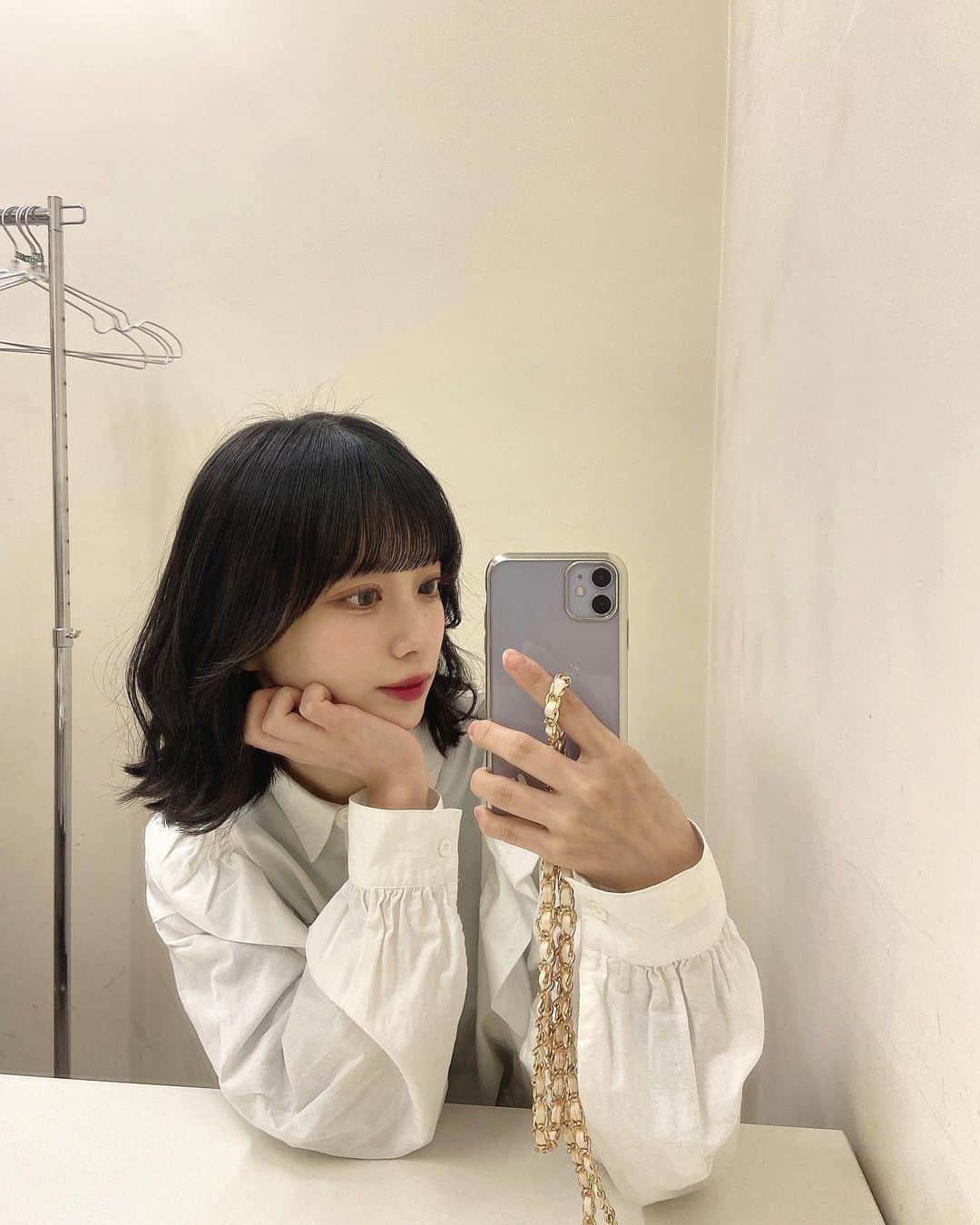 桜木ことさんのインスタグラム写真 - (桜木ことInstagram)「🪞🕯 ⁡ 髪巻くのハマってる〜 巻き髪とストレートどっちが好き？💭」1月17日 21時25分 - koto_sakuragi