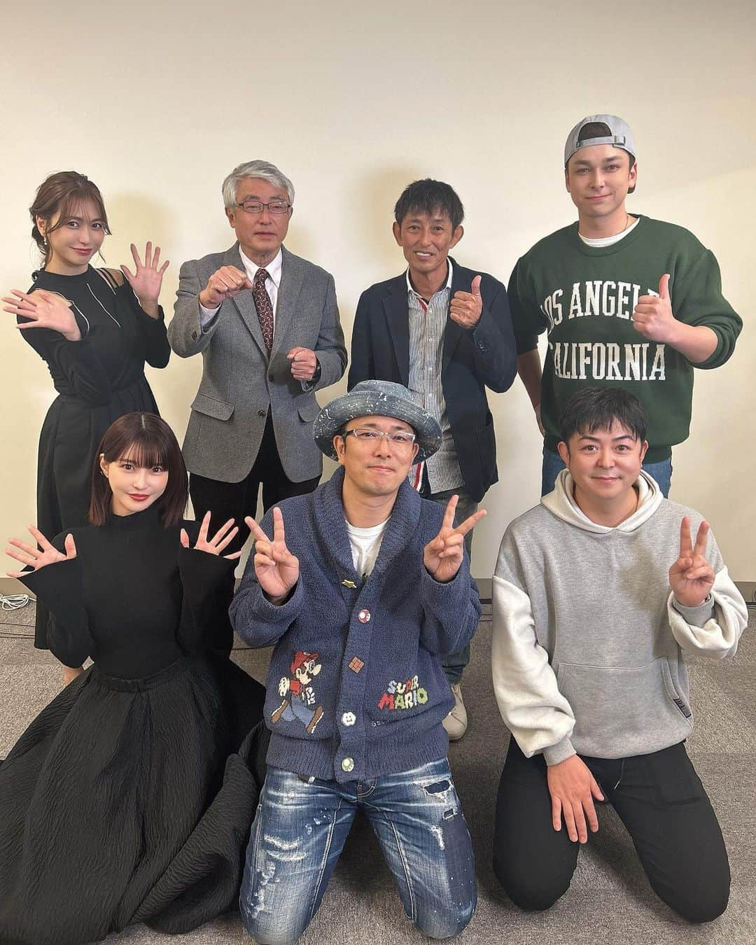 岸明日香さんのインスタグラム写真 - (岸明日香Instagram)「今日はテッパン塾にレジェンド今村豊選手、解説の桧村賢一さん、大島麻衣さん、マーティンさんがゲストに来てくださりました〜🥰  1枚目は麻衣さんと✨ 服装めっちゃ被っててごめんなさい🤣笑 綺麗で面白いなんて最高🥹💕」1月17日 22時15分 - aspoo02