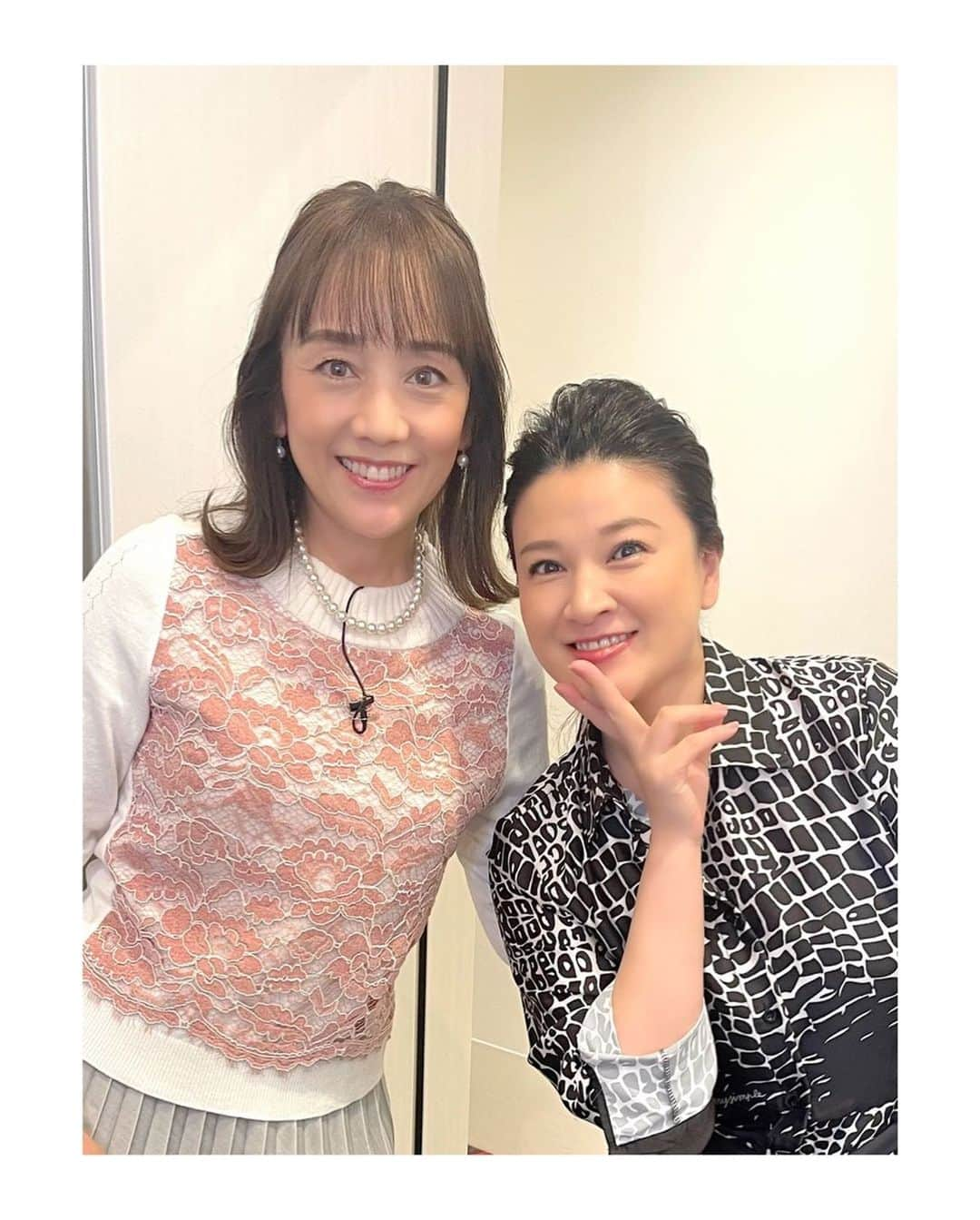 西田ひかるさんのインスタグラム写真 - (西田ひかるInstagram)「.  お正月オンエアの テレビ朝日「ニンチド調査ショー」  久し振りに島崎和歌子ちゃんと一緒でした！ 相変わらず美肌美女!   #テレビ朝日 #ニンチド調査ショー #西田ひかる　#hikarunishida #レースコーデ　 #マネージャー仕事中」1月17日 23時27分 - hikaru_nishida.official