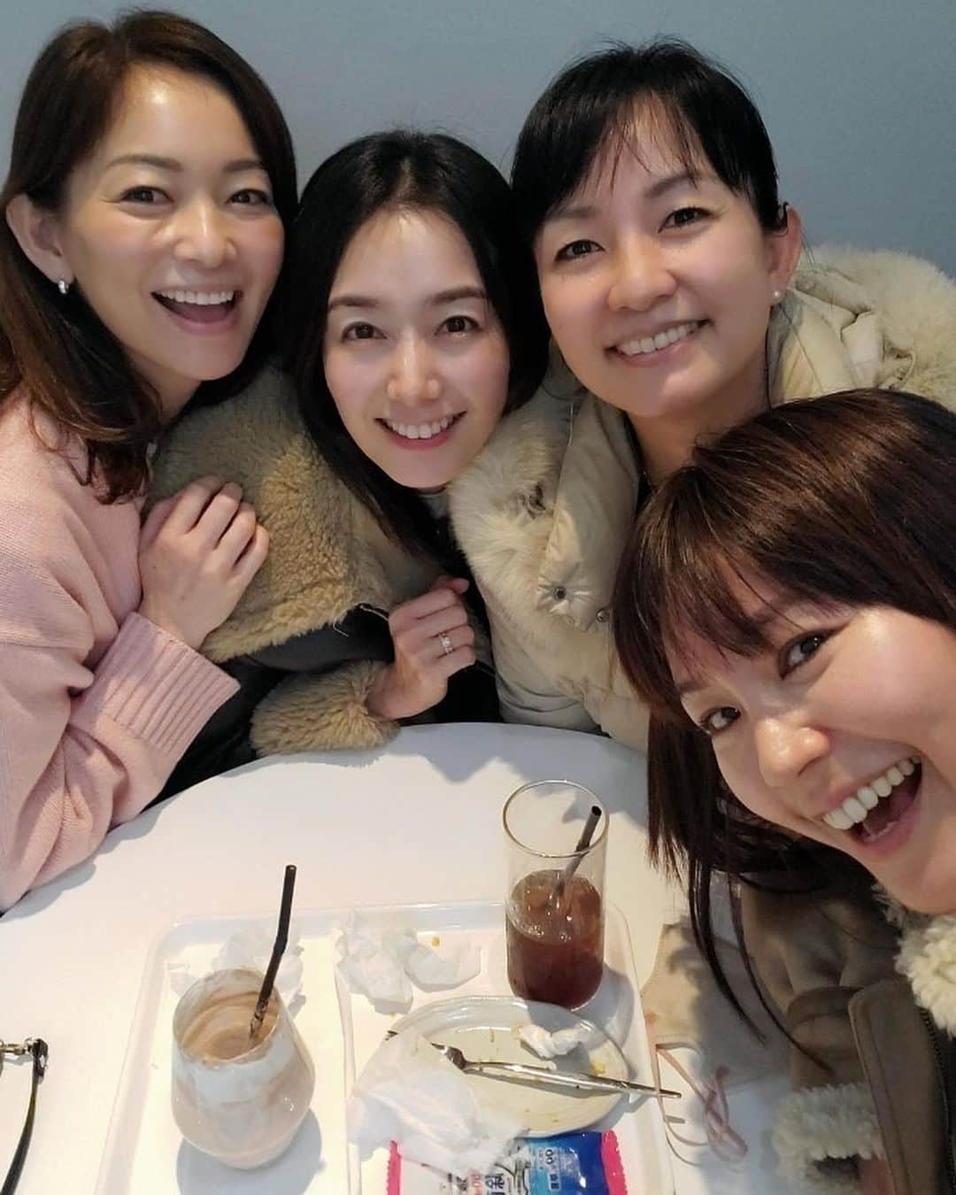 甘糟記子さんのインスタグラム写真 - (甘糟記子Instagram)「楽しすぎた今月の新大久保の会\(//∇//)\ 優子と、なおちゃんと、純ちゃんと(o^^o) @yuko_hashimoto8  @nao_nao310  @junsatoidea   今月はチュクミドサへ。 なかなかの辛さで、みんな途中無言で食べてたよね（笑） でもあと引くのよね〜\(//∇//)\ なおちゃんがあんなに辛さに強いとは思わなかったよ（≧∇≦）  そしてお茶は先日みつけたcafe guum @cafe.__.guum にて。  私はエッグタルト、みんなはフィナンシェ( ^ω^ )  なんかBBAらしいネタで盛り上がり、大笑い(//∇//) まだまだ話してたかったよね！  次回はこれの復習もしなくては（笑）  というわけで、次回も楽しみ╰(*´︶`*)╯♡  それにしても、われら、どこに行くにも荷物多いね（笑）  #大好きな人#ママモデル#新大久保#月一開催#チュクミドサ#みんな可愛い#楽しすぎた#笑いすぎた#幸せ」1月18日 6時19分 - norihey924