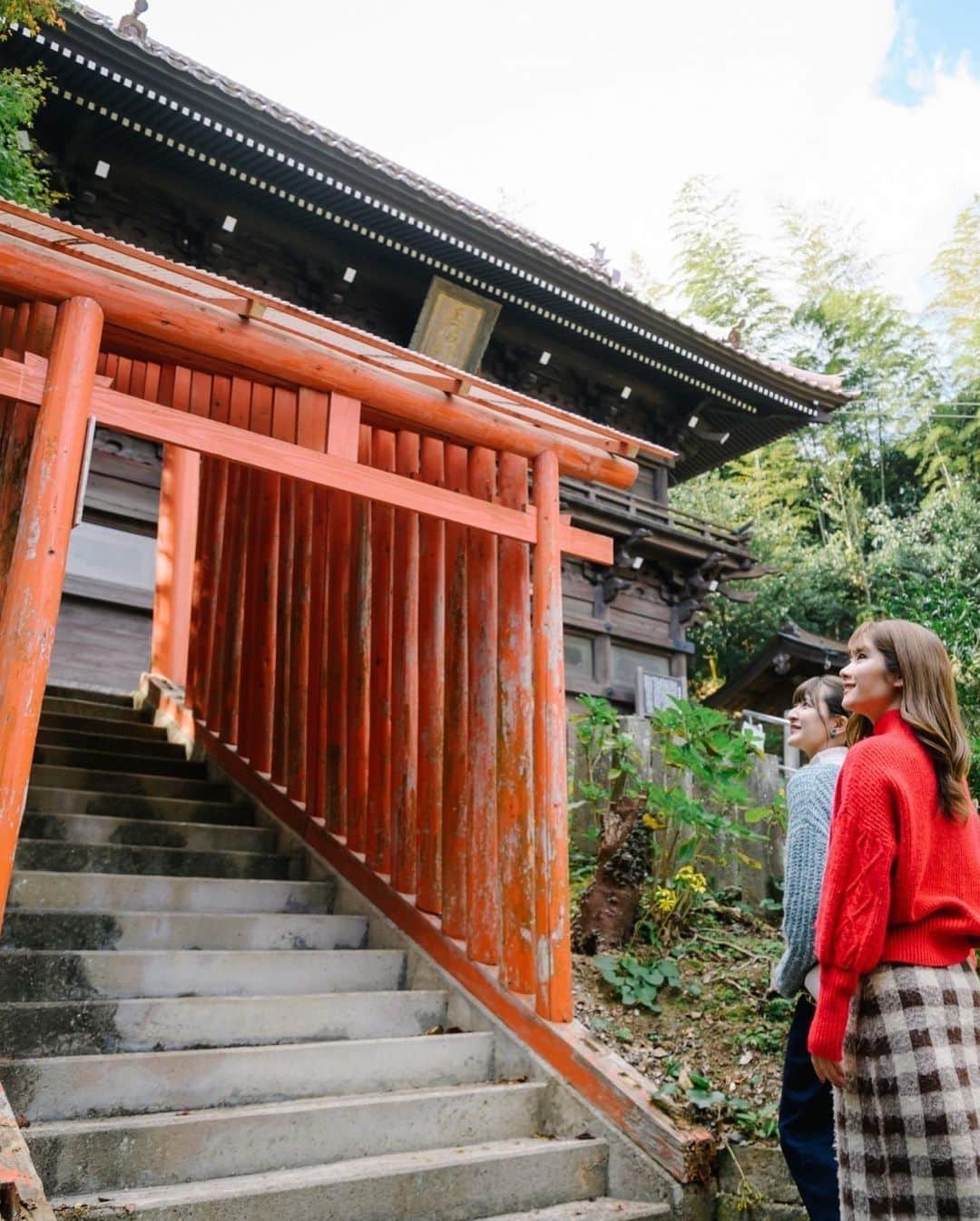 畠中清羅 さんのインスタグラム写真 - (畠中清羅 Instagram)「島根県石見へ行った時の🌿  いろんな場所を巡って素敵な場所に出会えて まだまだ見れてない世界が沢山あるなぁと改めて🥹  . .  人麿呂の 歌を真似して ラブソング　 口ずさんでみる 鴨島の跡  @koi_iwamitabi ①「Instagram」でキャンペーン公式アカウント「@koi_iwamitabi」をフォロー、 または「Twitter」で、「なつかしの国石見（@shimane_iwami）」をフォロー ②撮影した写真を下記のハッシュタグをつけて投稿 　#恋する石見たび 　#なつかしの国石見 ③投稿の際に撮影場所、コメントを記載（「五・七・五・七・七」の短歌形式）  皆さんも是非投稿してみてください🥰」1月18日 16時07分 - seira_hatanaka