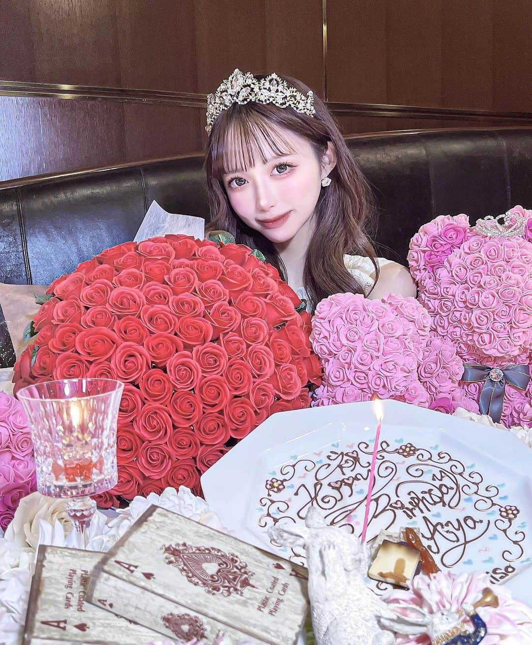 あやちゃんさんのインスタグラム写真 - (あやちゃんInstagram)「お姫様にしてもらったの🌹👑💗  何ヶ月遅れだよーってな🤣🎂✧︎  サプライズとおもてなしがすごいレストランでとっても嬉しかった✨  しおりありがとー❤  #誕生日プレゼント #誕生日サプライズ #誕生日プレート #誕生日プレート #誕生日ディナー #バースデープレート #バースデーサプライズ #バースデーケーキ #浅草カフェ #浅草ランチ #浅草ディナー #浅草 #月見草 #ティアラヘア」1月18日 19時45分 - aya.you.love.r