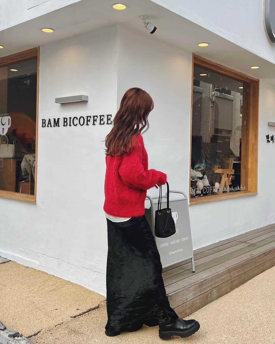 さんのインスタグラム写真 - (Instagram)「・ 初めてカムジャタンを食べた日🍴in 新大久保 スープたくさん飛ばしたので、赤い服着て行って良かった😂  #ootd #新大久保 #赤ニット」1月18日 18時02分 - natsukoakahani