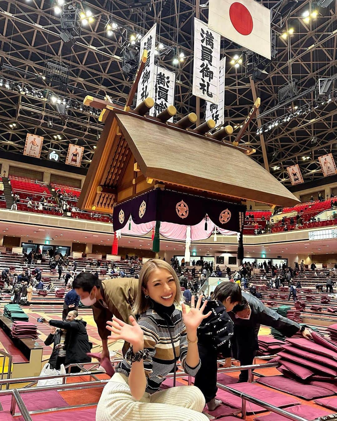 角田麻央さんのインスタグラム写真 - (角田麻央Instagram)「🇯🇵❤️‍🔥 親子ではじめての相撲観戦👩‍👦 よっ泰都海💪🏽将来頼んだ。笑 しゃーなしにYouTube見せて、 外走らせてなんとかクリアです🤣  Thanxxx @norinco02 🤍🤍🤍 👦🏻set up by @flect.tokyo 🖤❤️‍🔥  #相撲 #初場所 #相撲観戦デビュー  #男の子ママ #愛息子 #ママライフ #FLECT #FLECTTOKYO #フレクト」1月18日 18時41分 - maotsunoda888