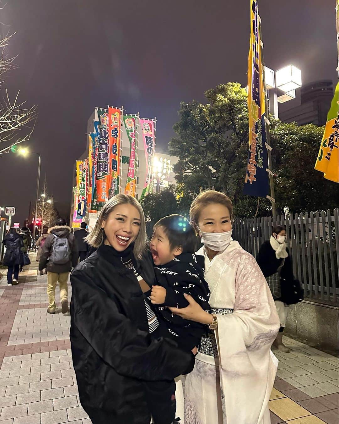 角田麻央さんのインスタグラム写真 - (角田麻央Instagram)「🇯🇵❤️‍🔥 親子ではじめての相撲観戦👩‍👦 よっ泰都海💪🏽将来頼んだ。笑 しゃーなしにYouTube見せて、 外走らせてなんとかクリアです🤣  Thanxxx @norinco02 🤍🤍🤍 👦🏻set up by @flect.tokyo 🖤❤️‍🔥  #相撲 #初場所 #相撲観戦デビュー  #男の子ママ #愛息子 #ママライフ #FLECT #FLECTTOKYO #フレクト」1月18日 18時41分 - maotsunoda888