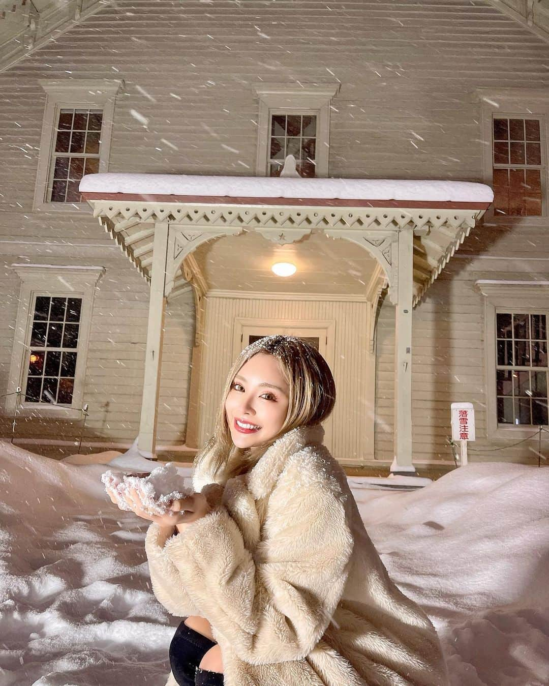 marinさんのインスタグラム写真 - (marinInstagram)「時計台🕰❄️☃️🌨🤍 初めて来れた🌷 北海道の雪ってふさふさしてる😂 触り心地神だったよ✨ 冷たいけど🧊笑笑  一幸さん初めまして🍣😿💖 とっても美味しかったです(´；ω；｀) 白子キャビア感動(T ^ T)👏✨.ﾟ･*..☆.｡.:*✨.☆.｡.:. *:ﾟ 白子とアワビがすき(*´ω｀*) いや全部美味しすぎて好き😫🤍 . . 北海道だいすき!!( ́•ૢ⌔•ૢ ̀)♡ また来れて良かった(>_<)♪̊̈♪̆̈ またお邪魔しに行きます( ´,,•ω•,,`)♡ happy👼✨ . . #北海道#一幸#お寿司#時計台#楽し過ぎた#雪 ⛄️❅*」1月18日 18時44分 - maririn__78