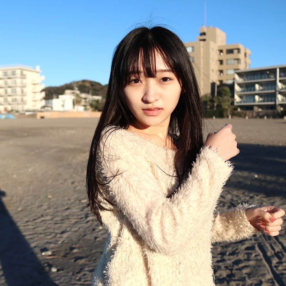 前野えまさんのインスタグラム写真 - (前野えまInstagram)「時間ができるといつも海に行きます。  I likes to go to the beach now and then. ・ ・ #海が好き  #海のある暮らし  #19歳   #beach #beachlife #sealife #mountfuji #beachphotography #seaphotography  #skyphotography  #girlportrait #actress #actor #girl #photography #portrait #japanesegirl #portraitphotography #daily_phot_jpn #japan_daytime_view」1月18日 19時11分 - maeno_ema