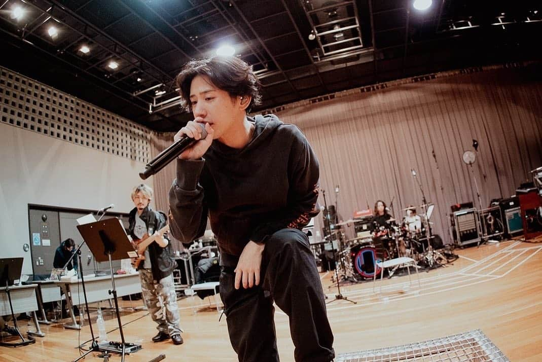 Taka さんのインスタグラム写真 - (Taka Instagram)「マジこんなにライブ前に追い込まれたのはじめて。苦笑 でもそれだけみんなに会えるのが楽しみで幸せって事。気分は初恋の人に会う10日前です。。 ドームツアーよろしくお願いします🤲🏻  あっ。もう少しでお知らせあるよ。😏 @ruihashimoto」1月19日 0時21分 - 10969taka