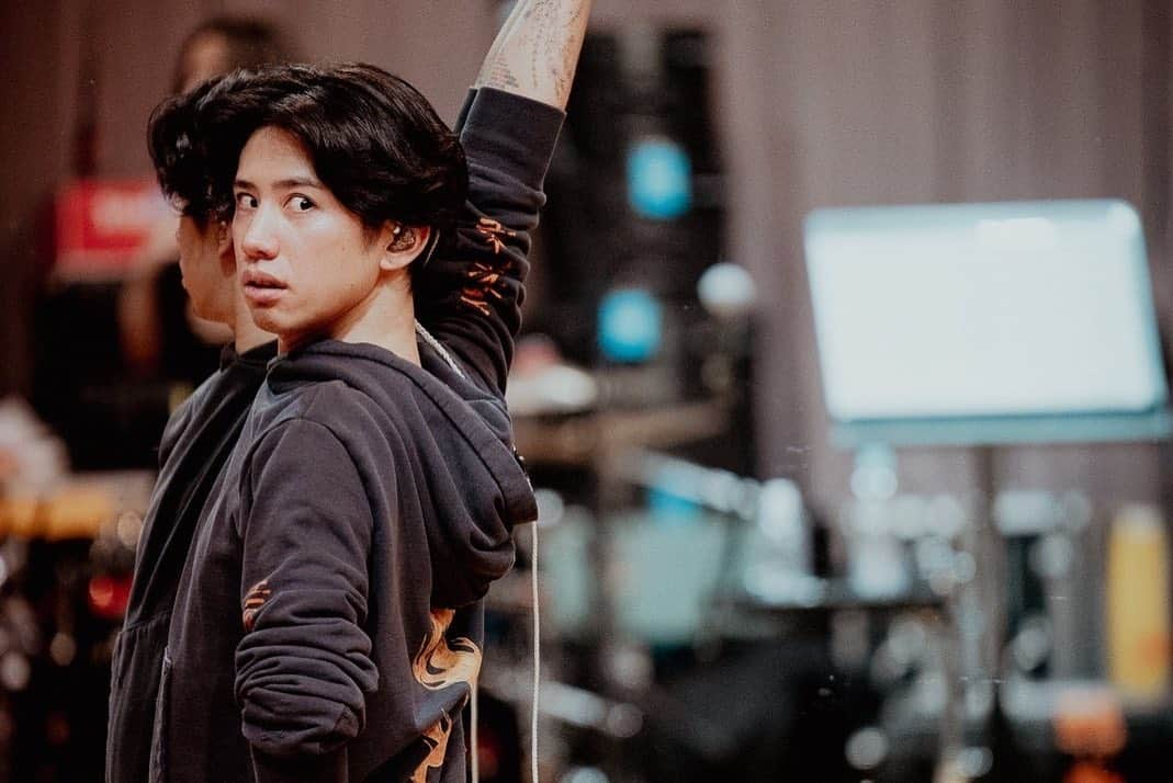 Taka さんのインスタグラム写真 - (Taka Instagram)「マジこんなにライブ前に追い込まれたのはじめて。苦笑 でもそれだけみんなに会えるのが楽しみで幸せって事。気分は初恋の人に会う10日前です。。 ドームツアーよろしくお願いします🤲🏻  あっ。もう少しでお知らせあるよ。😏 @ruihashimoto」1月19日 0時21分 - 10969taka