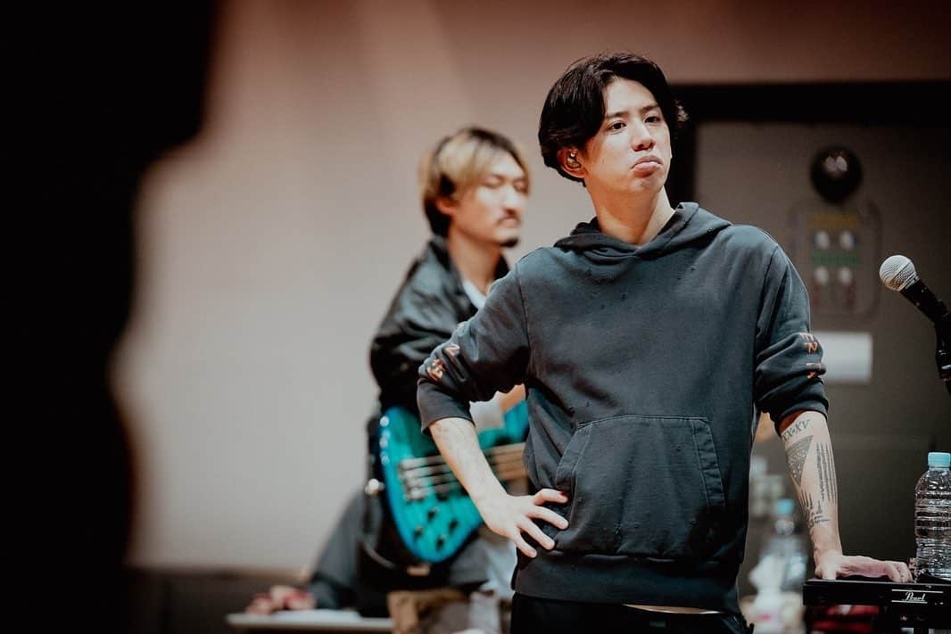 Taka さんのインスタグラム写真 - (Taka Instagram)「マジこんなにライブ前に追い込まれたのはじめて。苦笑 でもそれだけみんなに会えるのが楽しみで幸せって事。気分は初恋の人に会う10日前です。。 ドームツアーよろしくお願いします🤲🏻  あっ。もう少しでお知らせあるよ。😏 @ruihashimoto」1月19日 0時21分 - 10969taka