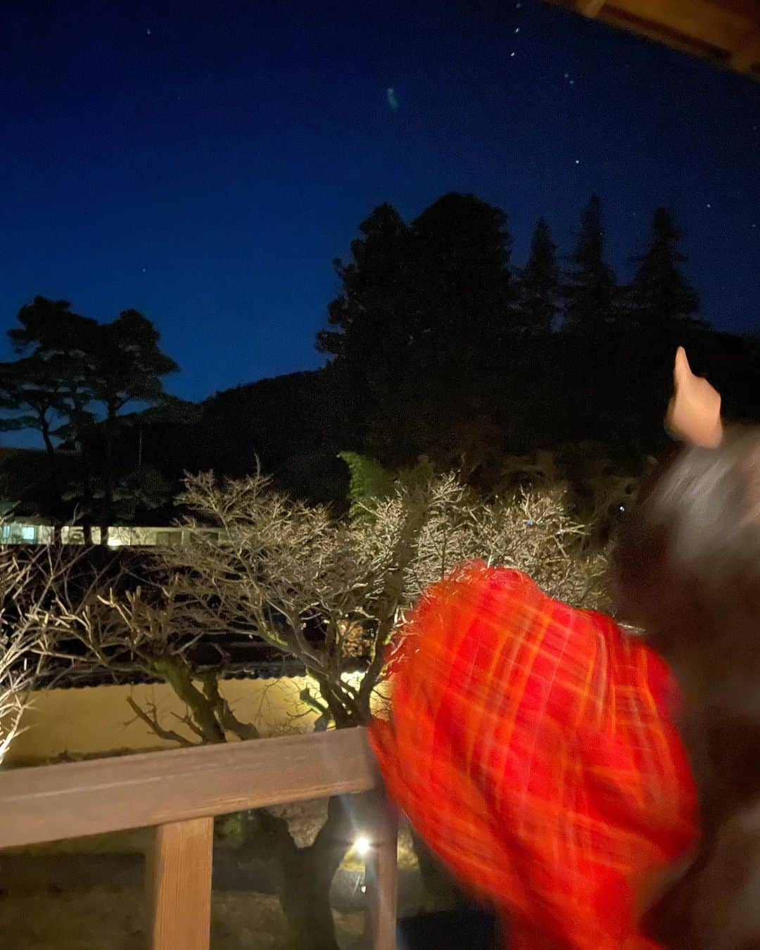 MIRIさんのインスタグラム写真 - (MIRIInstagram)「オリオン座が綺麗だった🌌  お正月のだから チビさんまだ髪長い💁‍♀️❤️  #星 #夜空 #温泉 #自然  #箱根 #旅館  #旅行 #箱根旅行  #オリオン座 #ベテルギウス  #orion #娘 #kids #女の子 #アホ毛 #朝ごはん #夜ごはん #ちゃんちゃんこ」1月19日 11時06分 - miri.o3