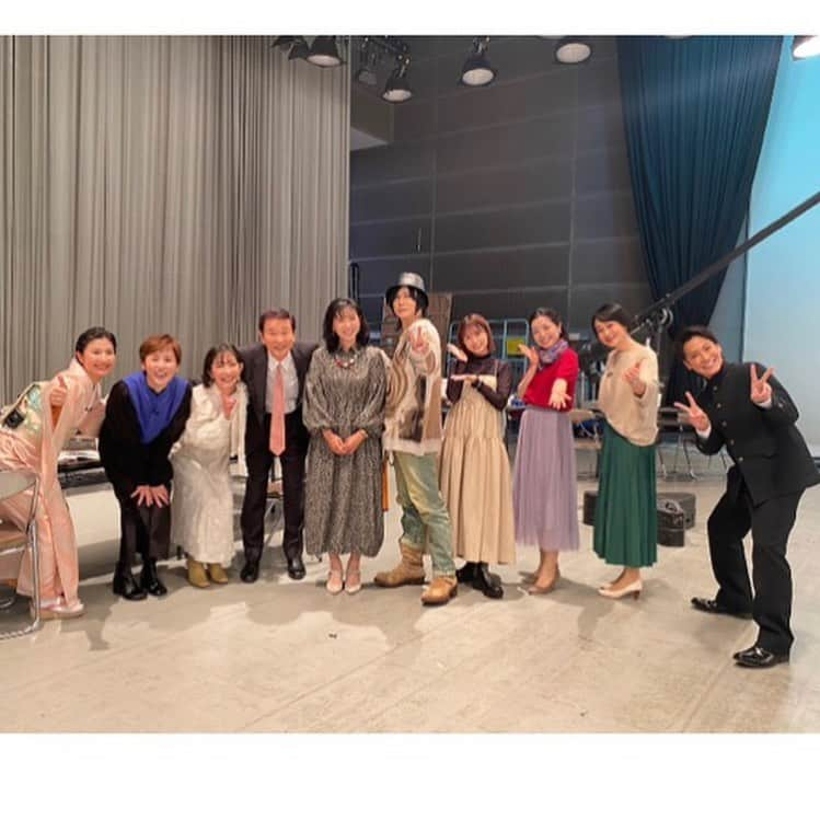 小野真弓さんのインスタグラム写真 - (小野真弓Instagram)「お知らせてす②☺️📺  １月21日（土）16時〜 bsフジ  『もしもで考える なるほど！なっとく塾』 今回のテーマは❣️  🌴もしも樹木の声が聞こえたら 💎もしも宝石がなかったら  是非ご覧ください😆✨  ＜出演者＞ 塾長：森田健作　 塾生筆頭：京本政樹 塾生：小野真弓／鈴木希依子／千葉宗幸／朝長美桜／にしおかすみこ／森林永理奈（五十音順） 秘書：水野悠希」1月19日 16時49分 - hanaharuaroi